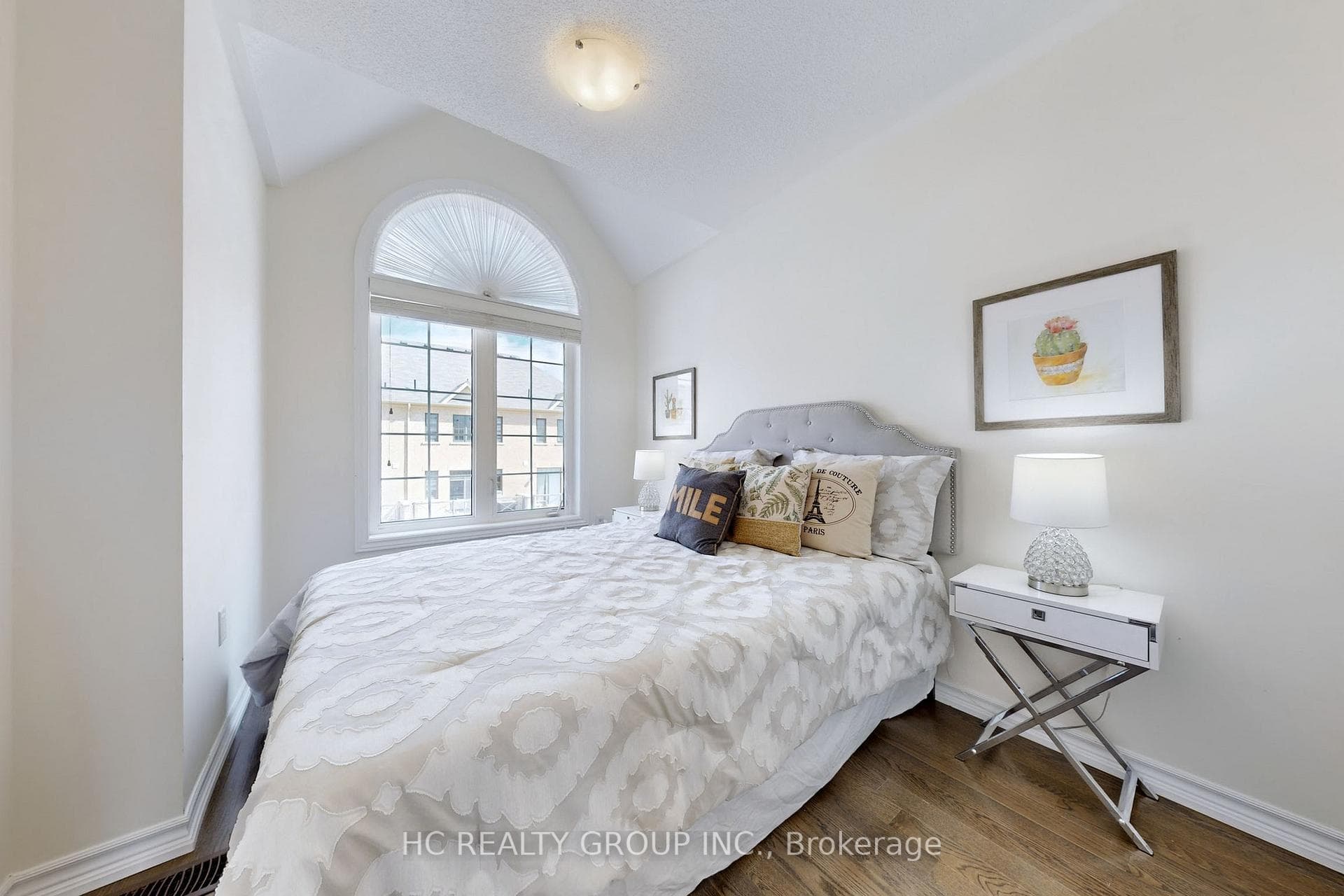 43 Milbourne Lane photo 22