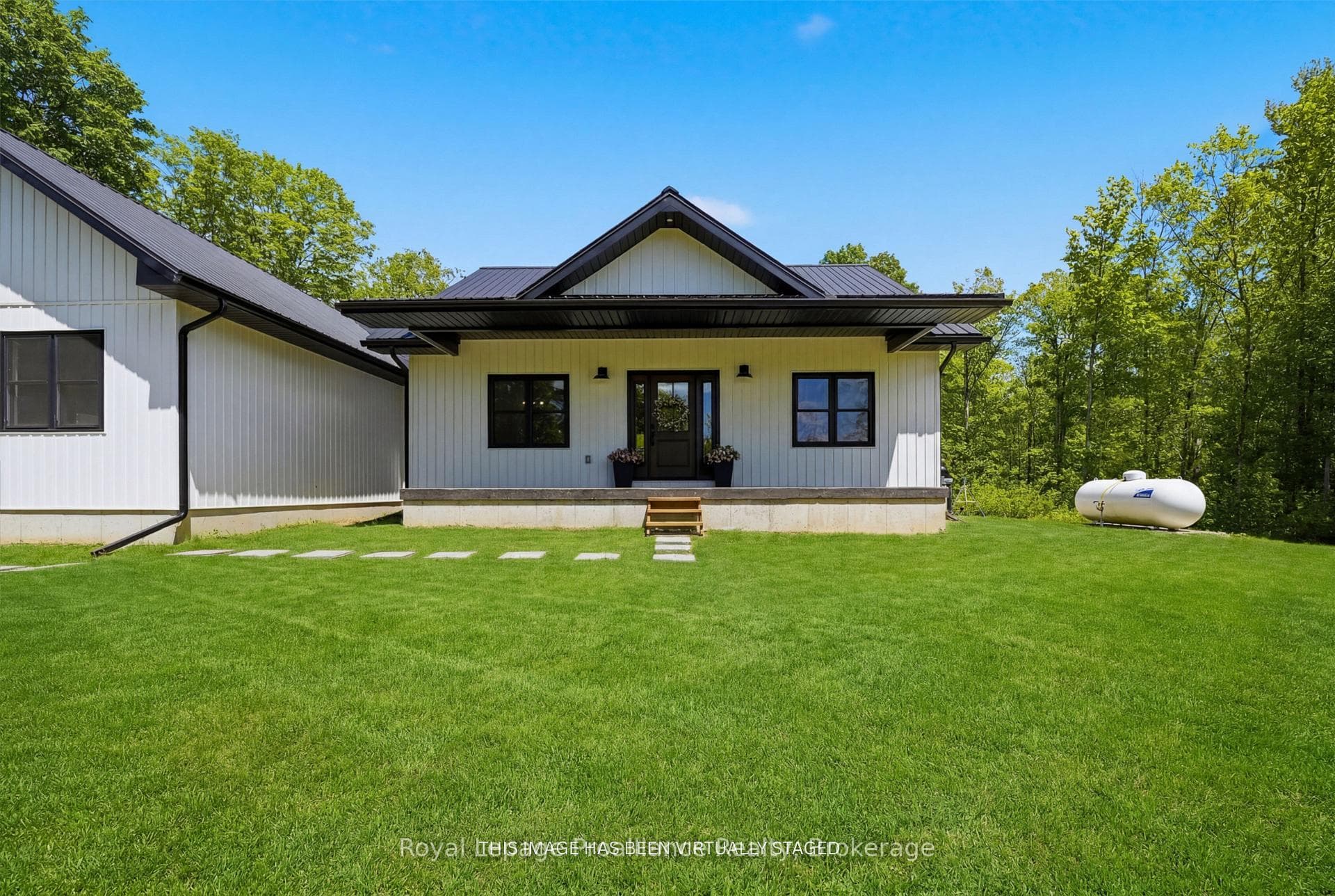 293 Douglas Road photo 2