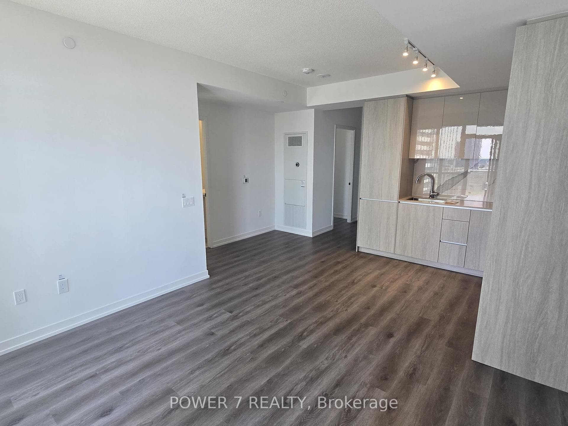 28 Interchange Way Unit 1503 photo 7