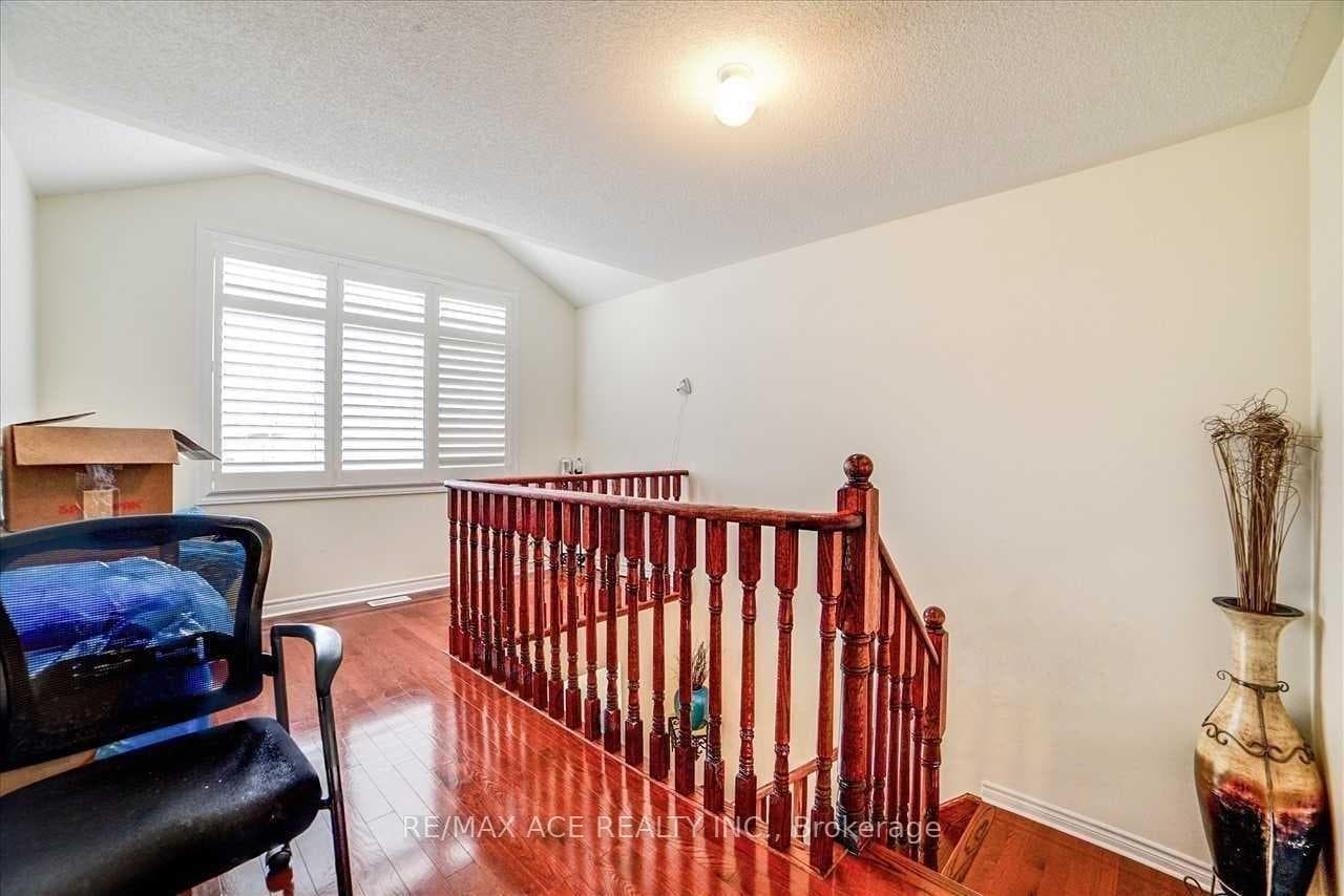 26 Newhouse Boulevard photo 18