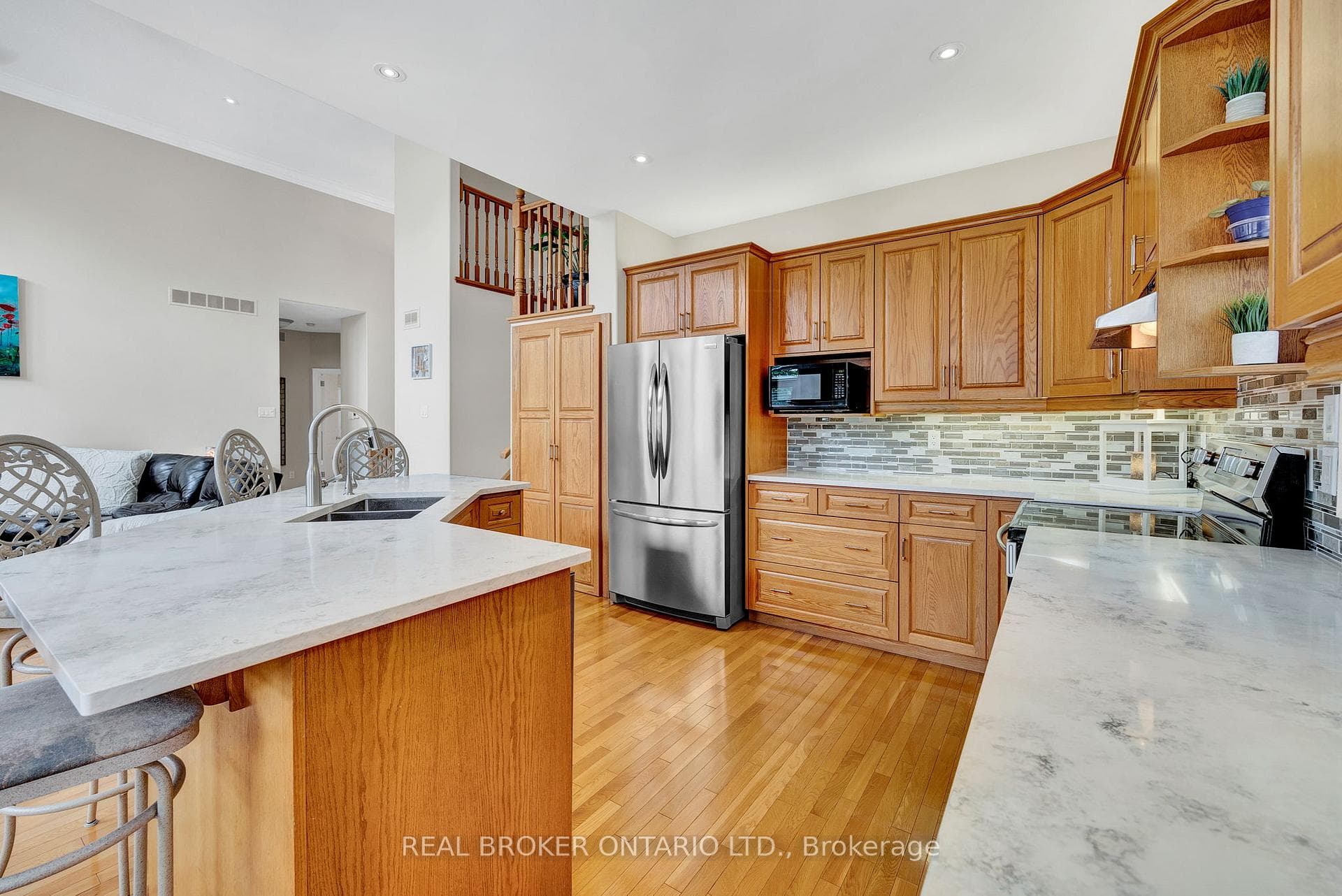 203 Fern Crescent photo 15