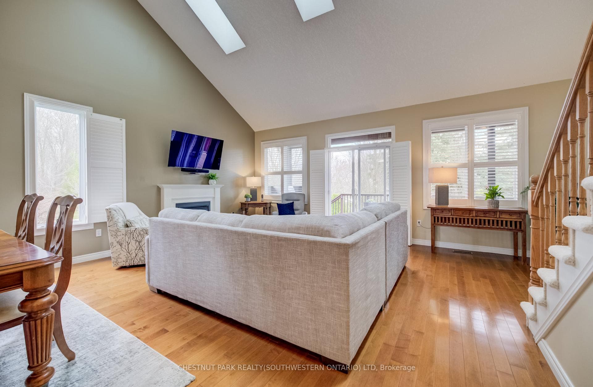 560 Springwater Drive photo 13