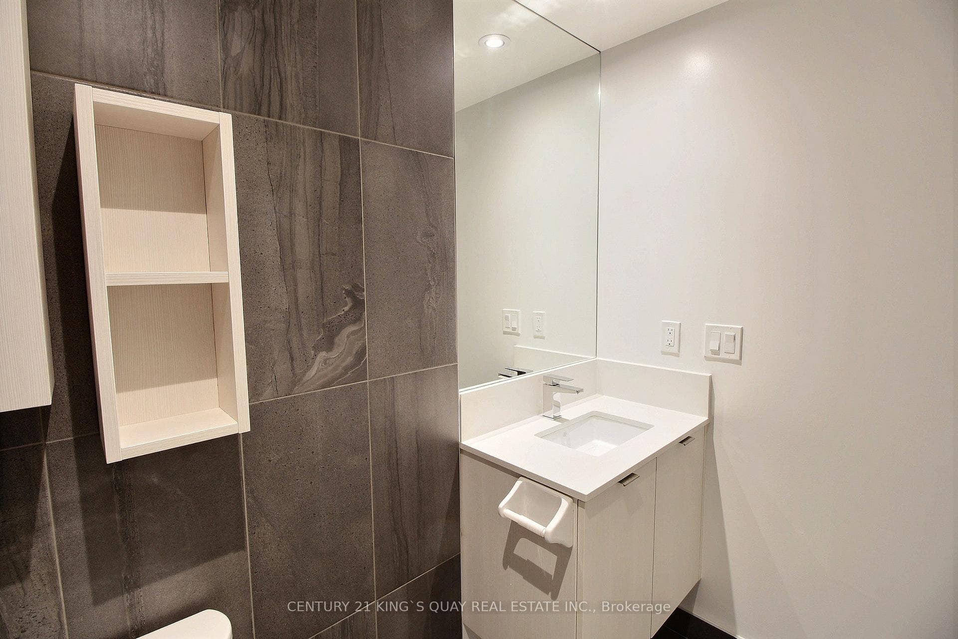 99 Broadway Avenue Unit 2206 photo 10