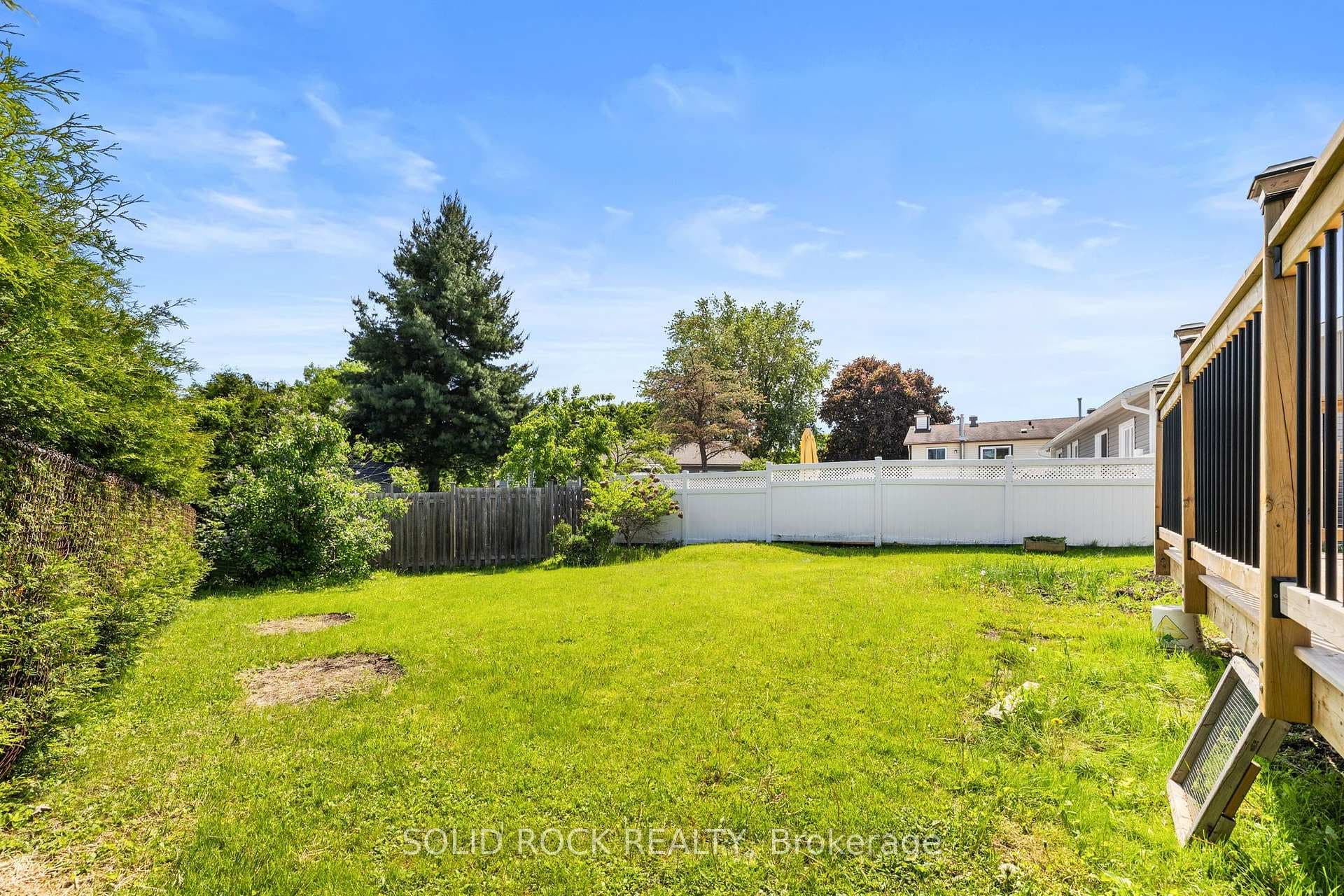 1631 Charbonneau Street photo 38