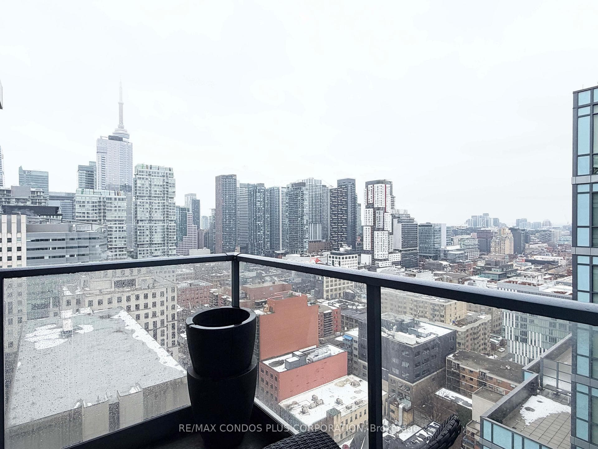 210 Simcoe Street Unit 2410 photo 14