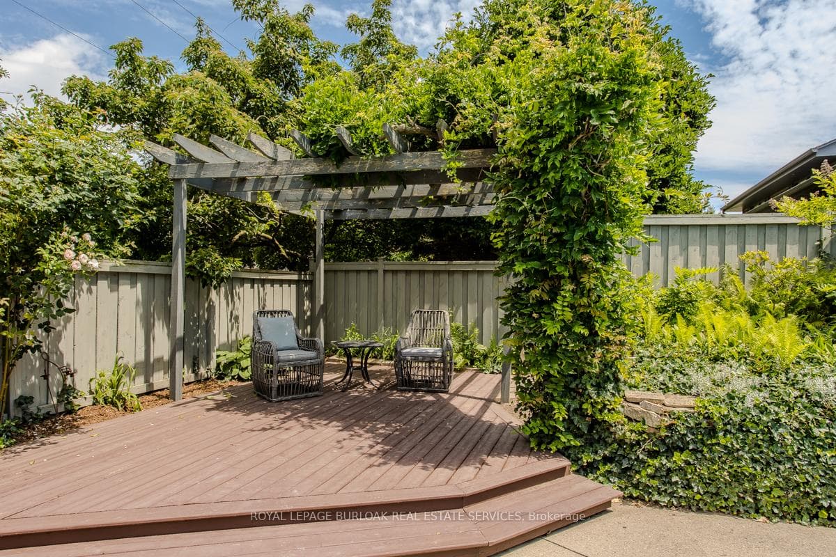 674 Holt Drive photo 12