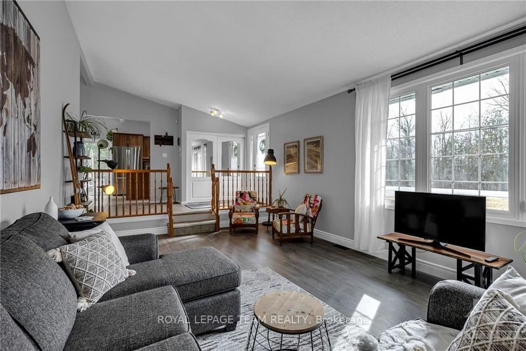 1671 8TH LINE Road photo 6