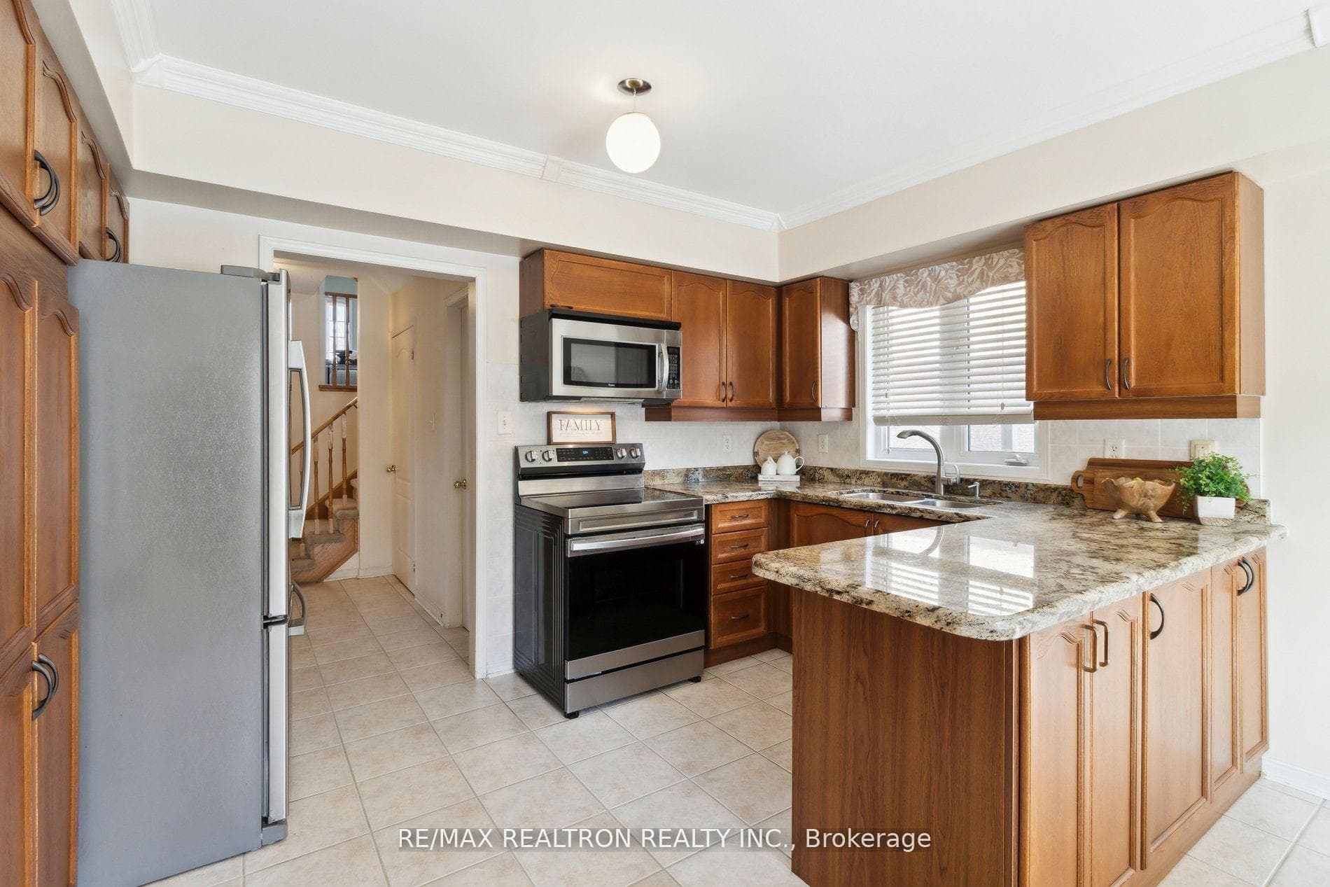 84 Desert View Crescent photo 16