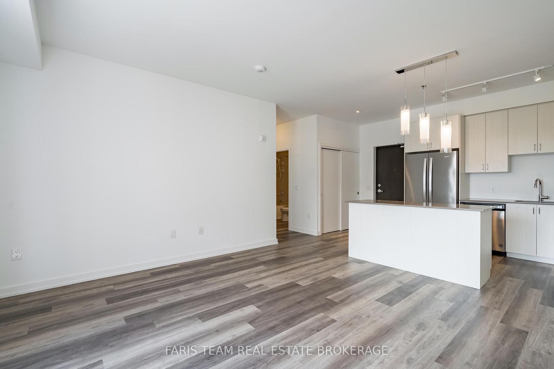 430 Essa Road Unit 401 photo 13