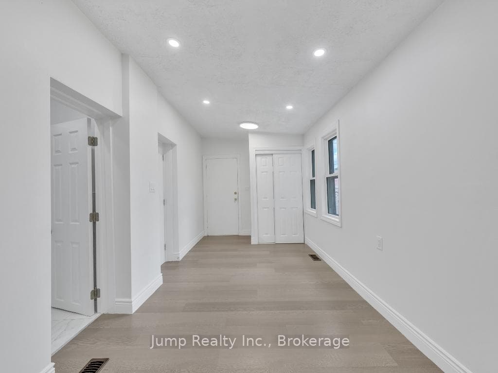 1662 Cadillac Street photo 25