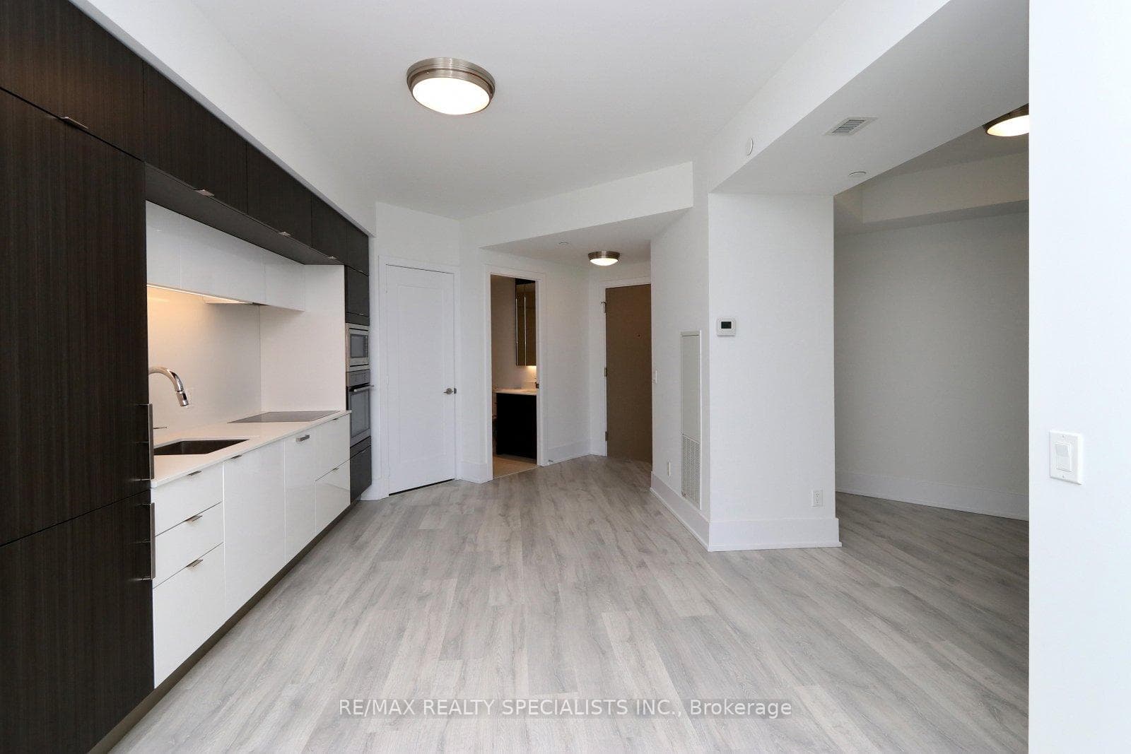 1 Edgewater Drive Unit 313 photo 13