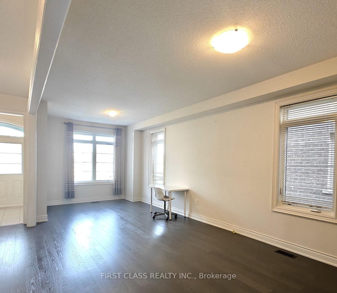 1538 Devine Point photo 4