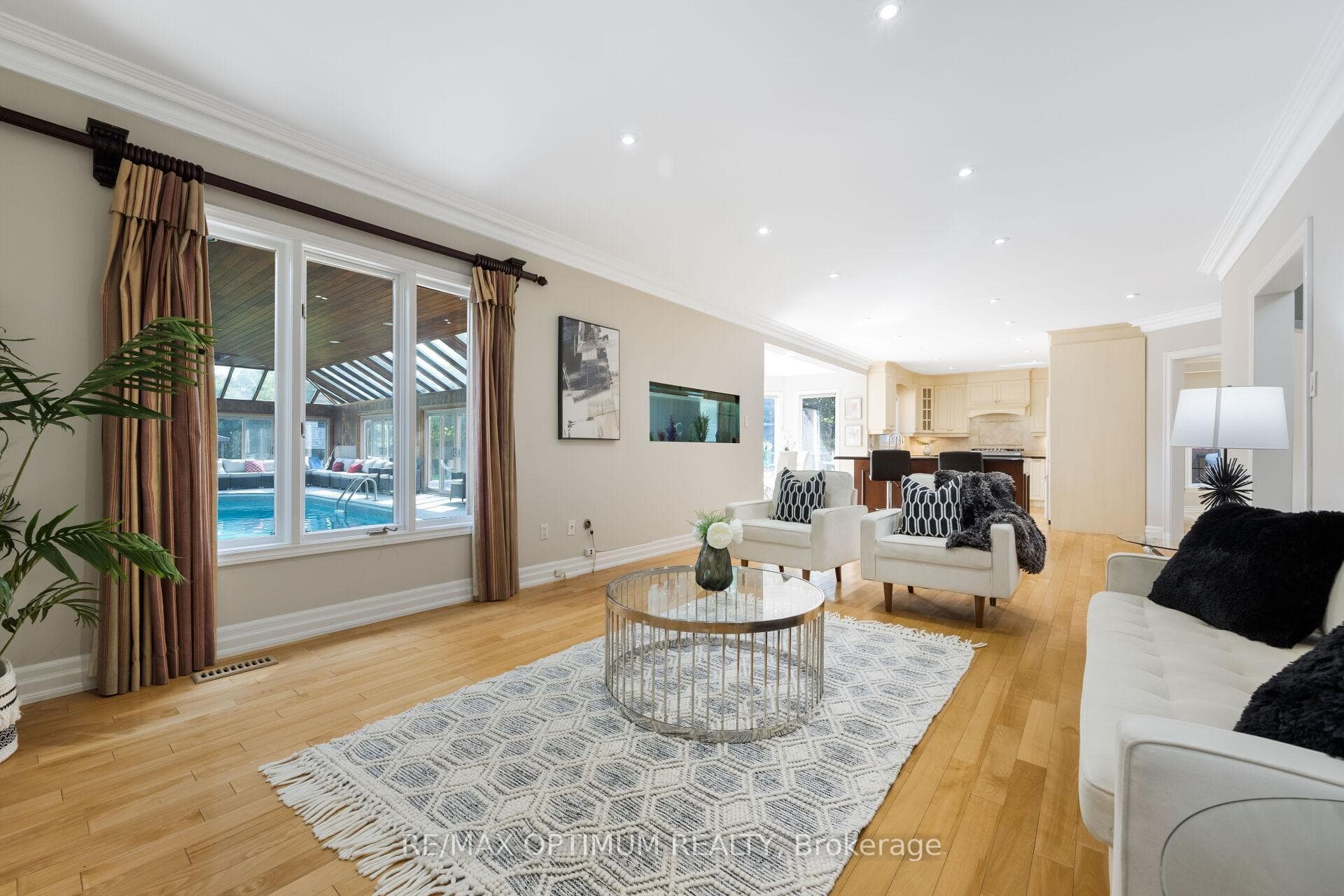 Open-concept living with Aquarium