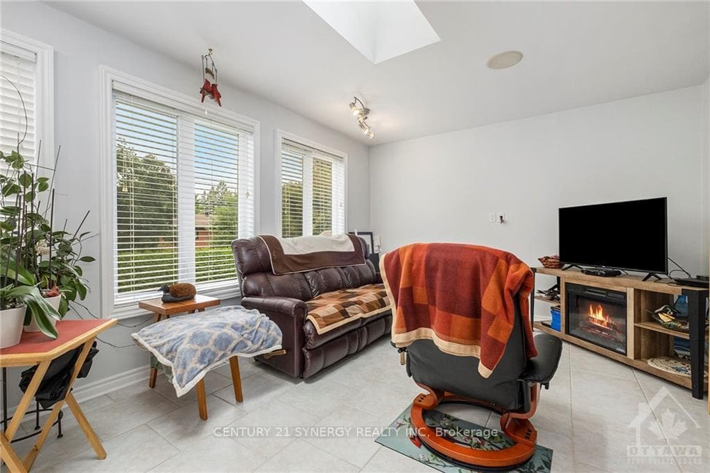 1530 BEACONFIELD Street photo 12