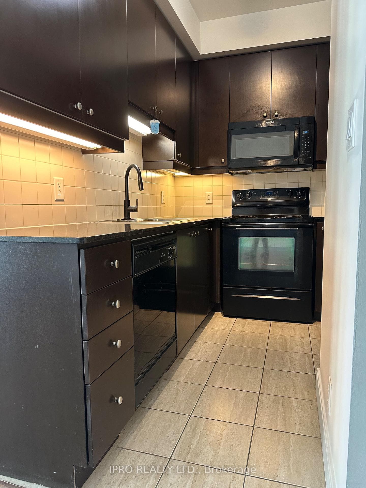 60 Absolute Avenue Unit 1508 photo 9