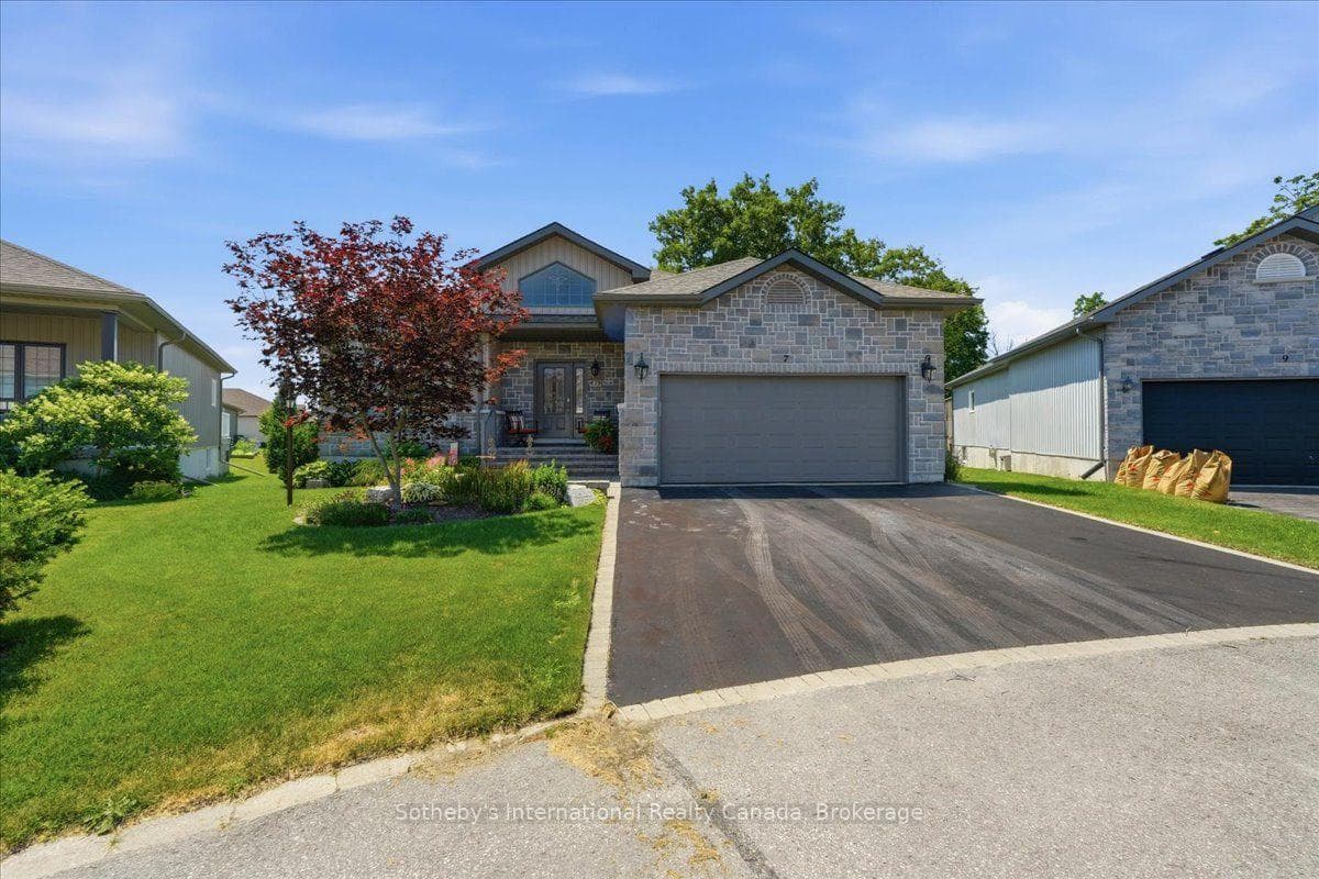 7 Conger Drive photo 1