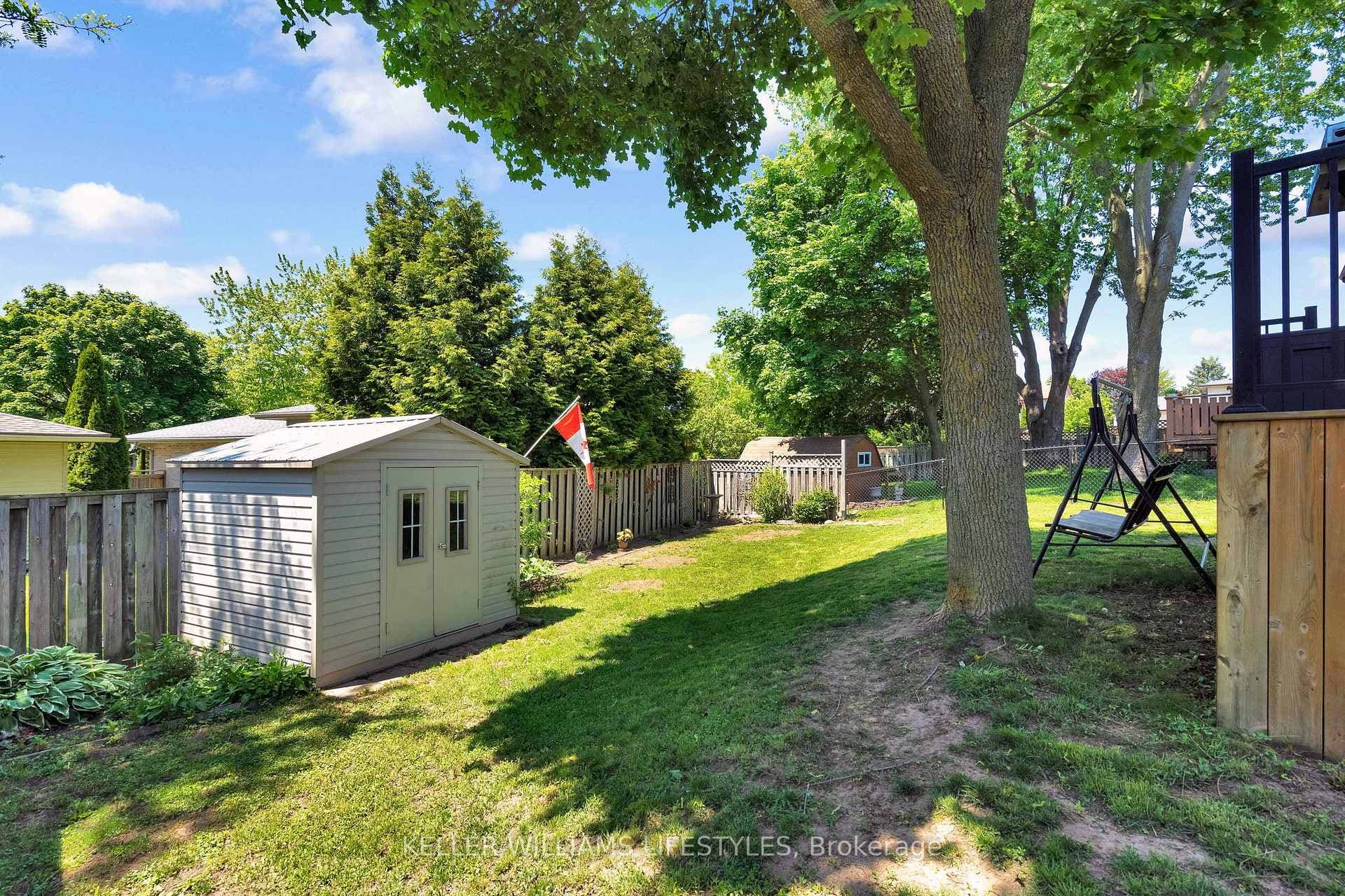 115 Acorn Crescent photo 34