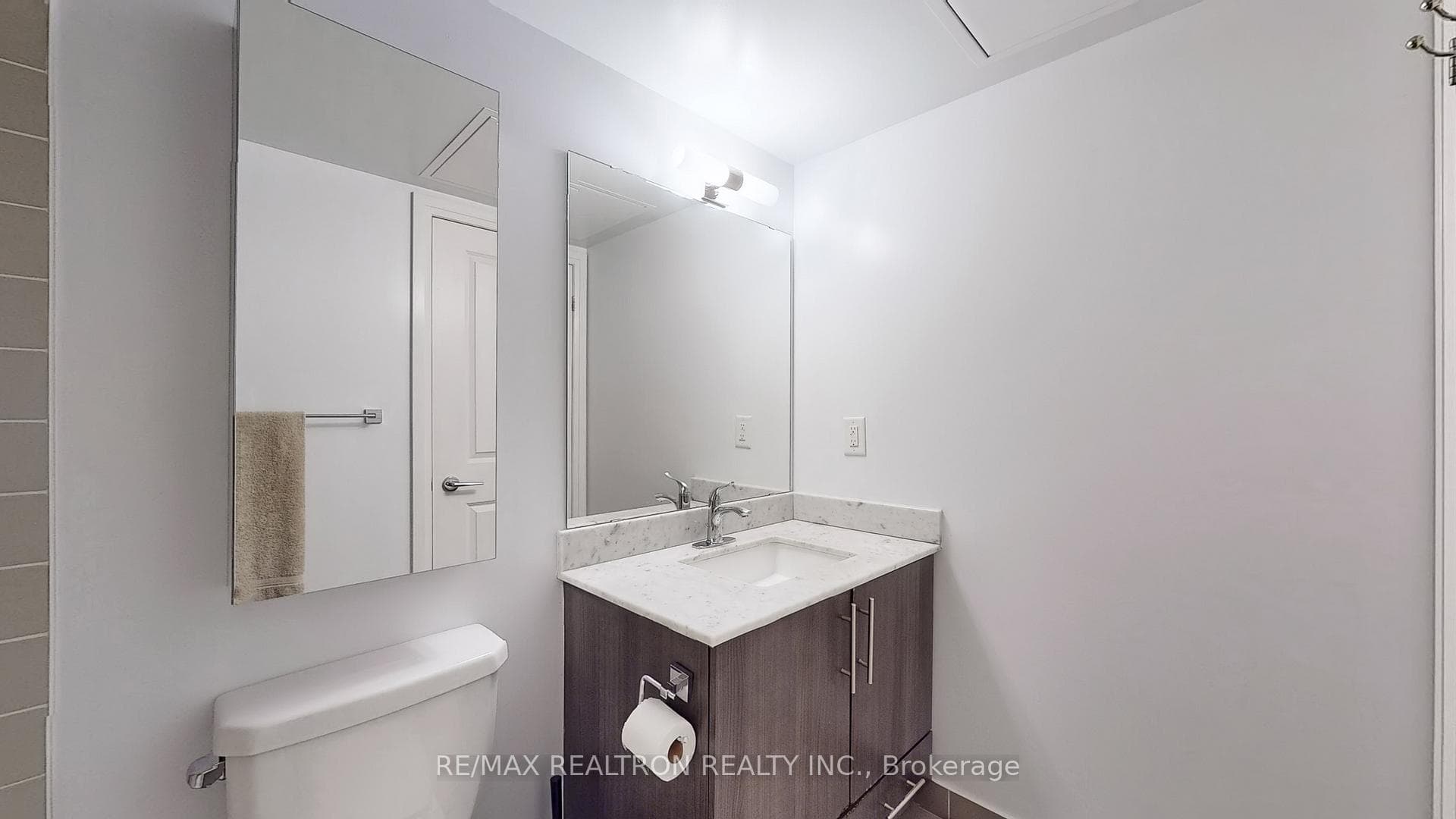 1185 The Queensway Avenue Unit 907 photo 21