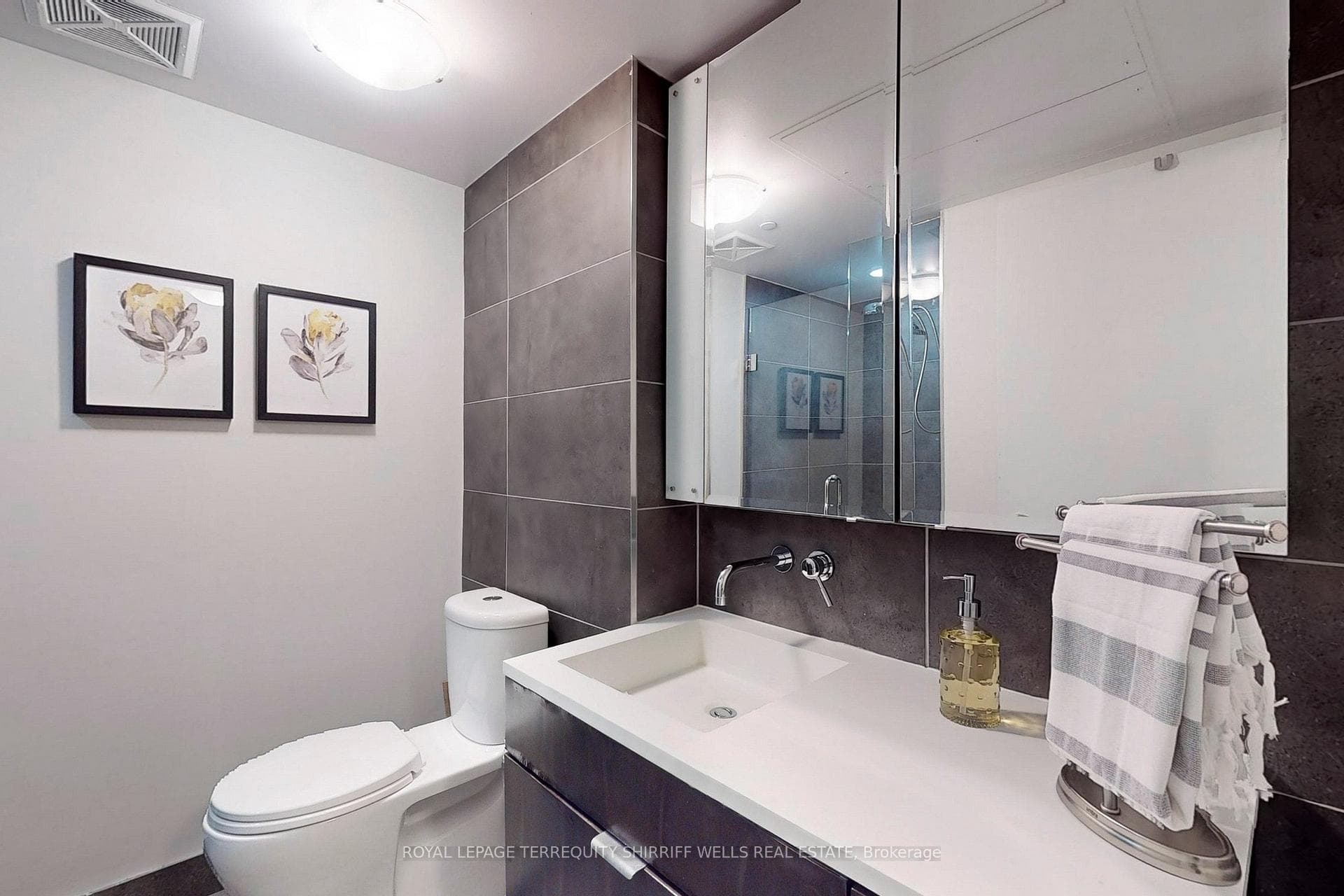 508 Wellington Street Unit 601 photo 15