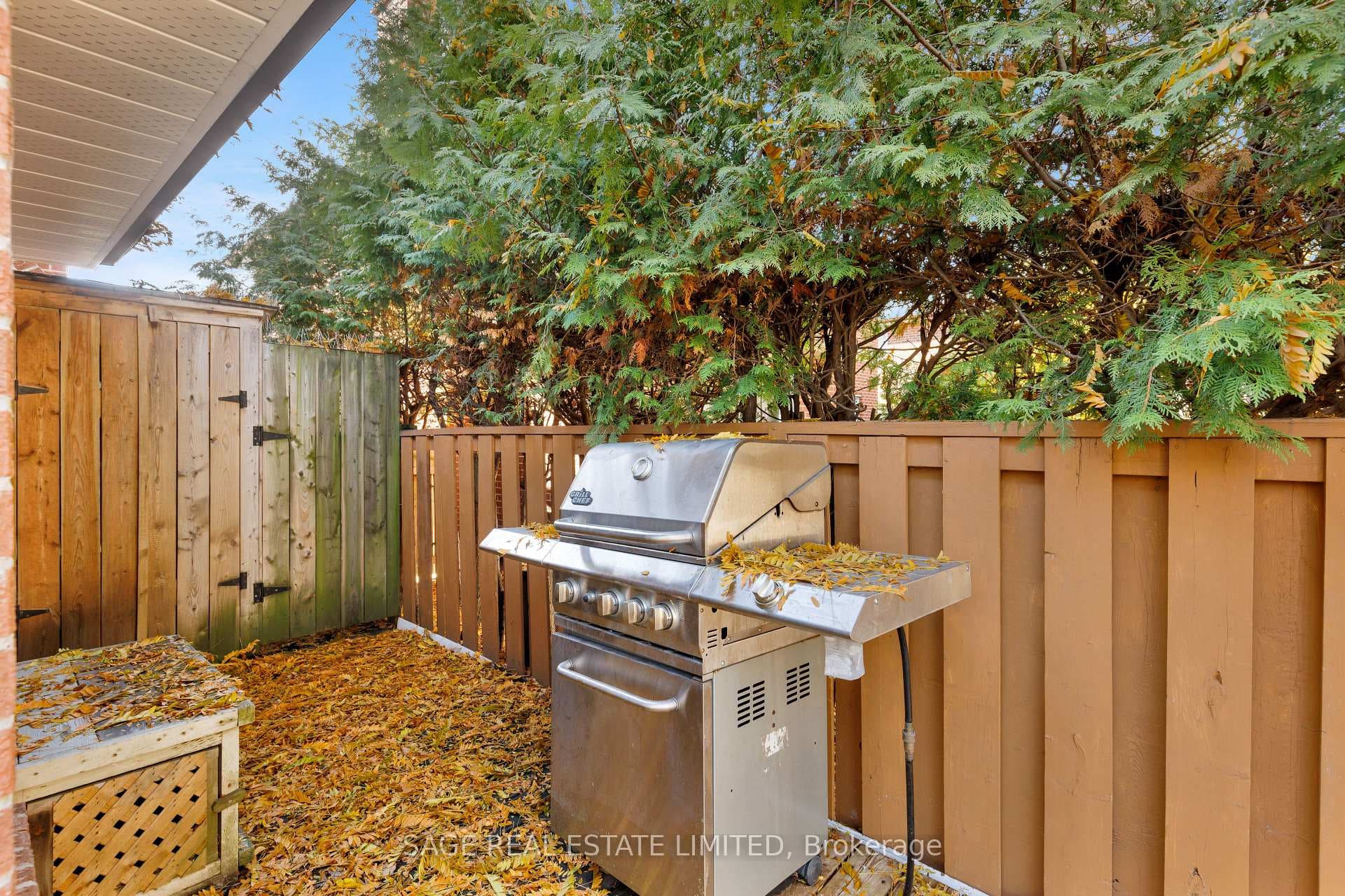 106 Timberbank Boulevard photo 38