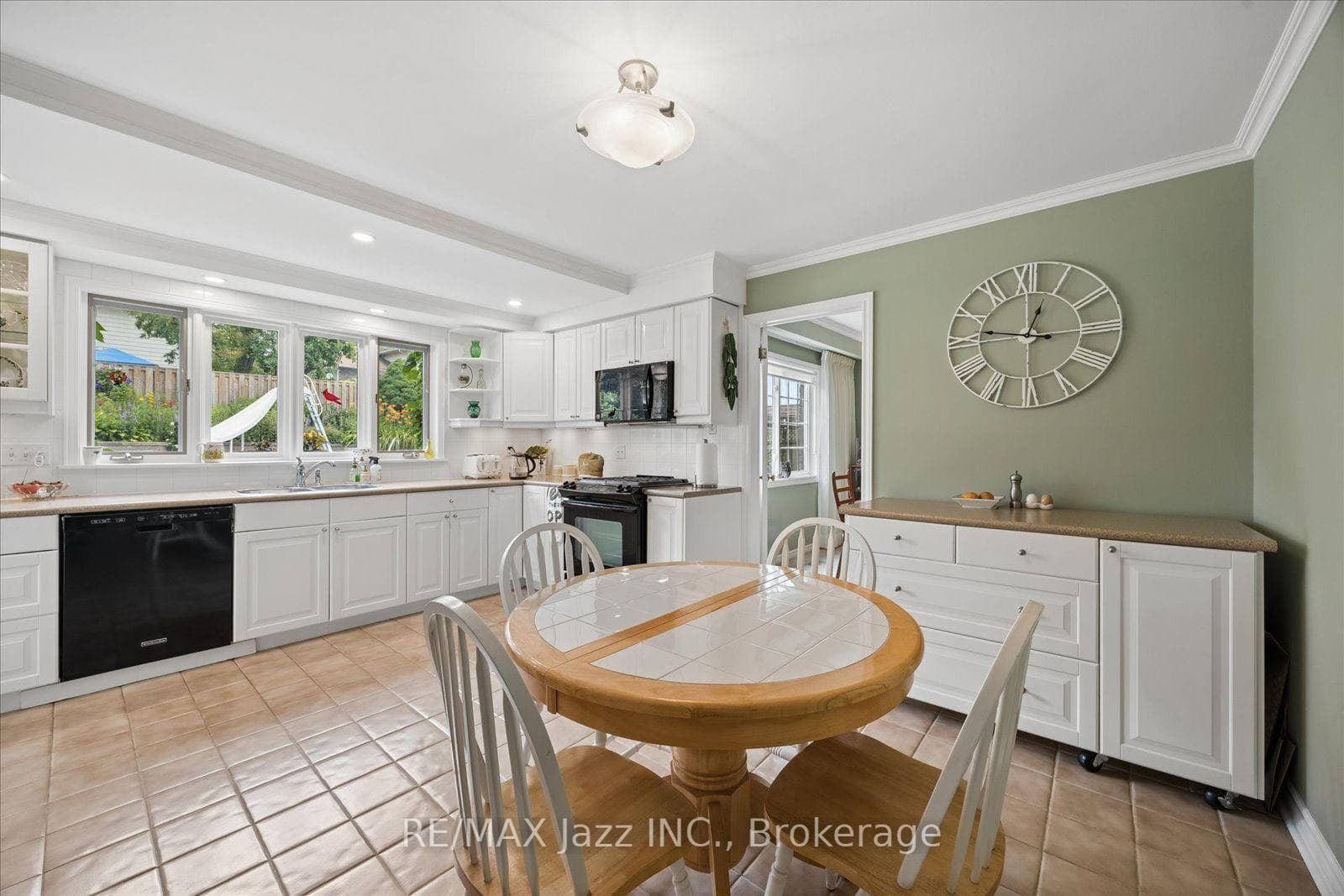 38 Trinity Crescent photo 14