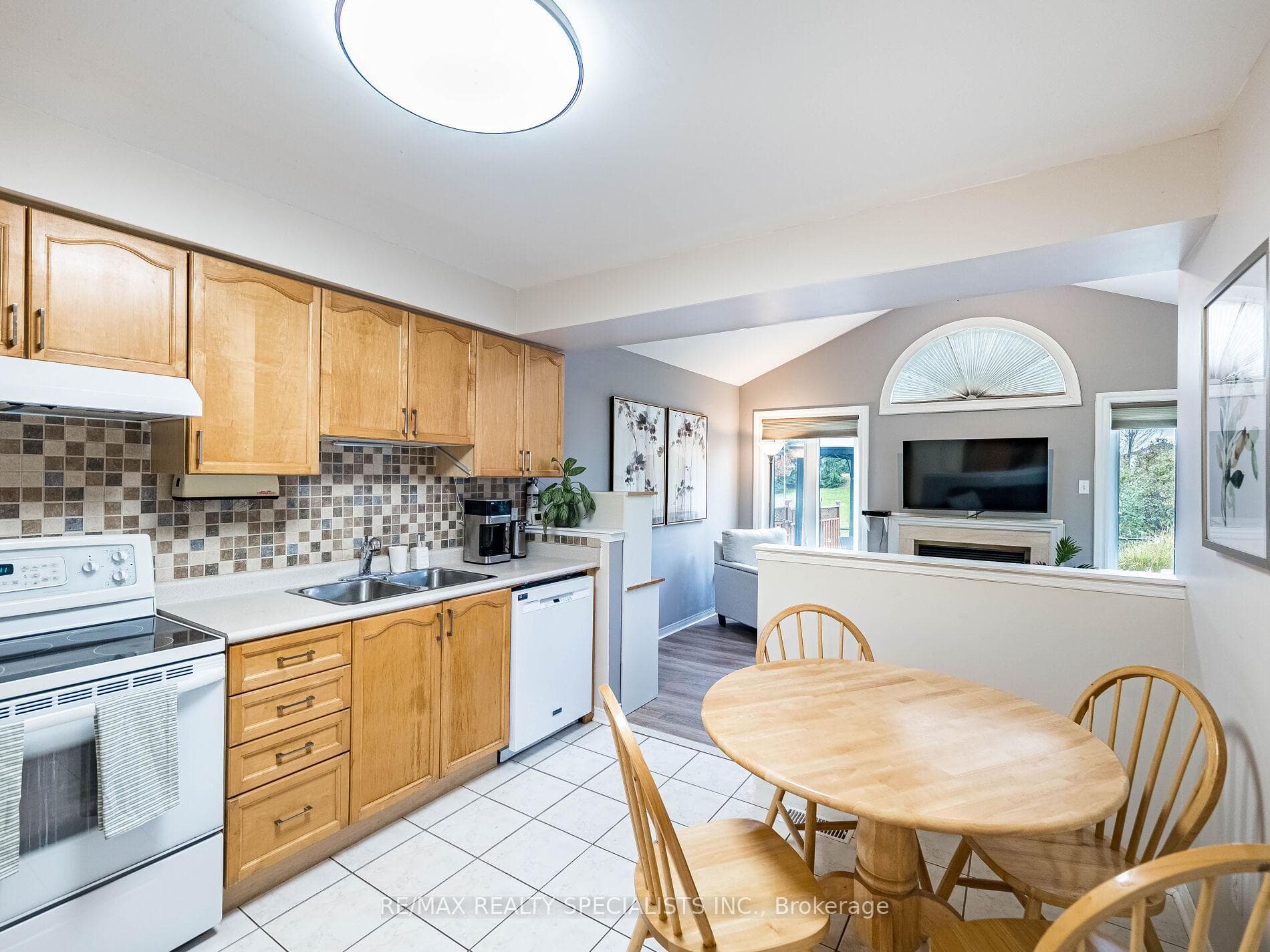 Eat-in Kitchen