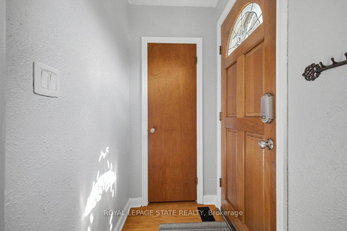 216 Summerhill Avenue photo 2