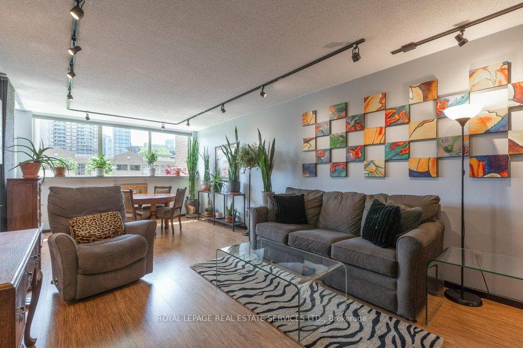15 Maitland Place Unit 409 photo 3
