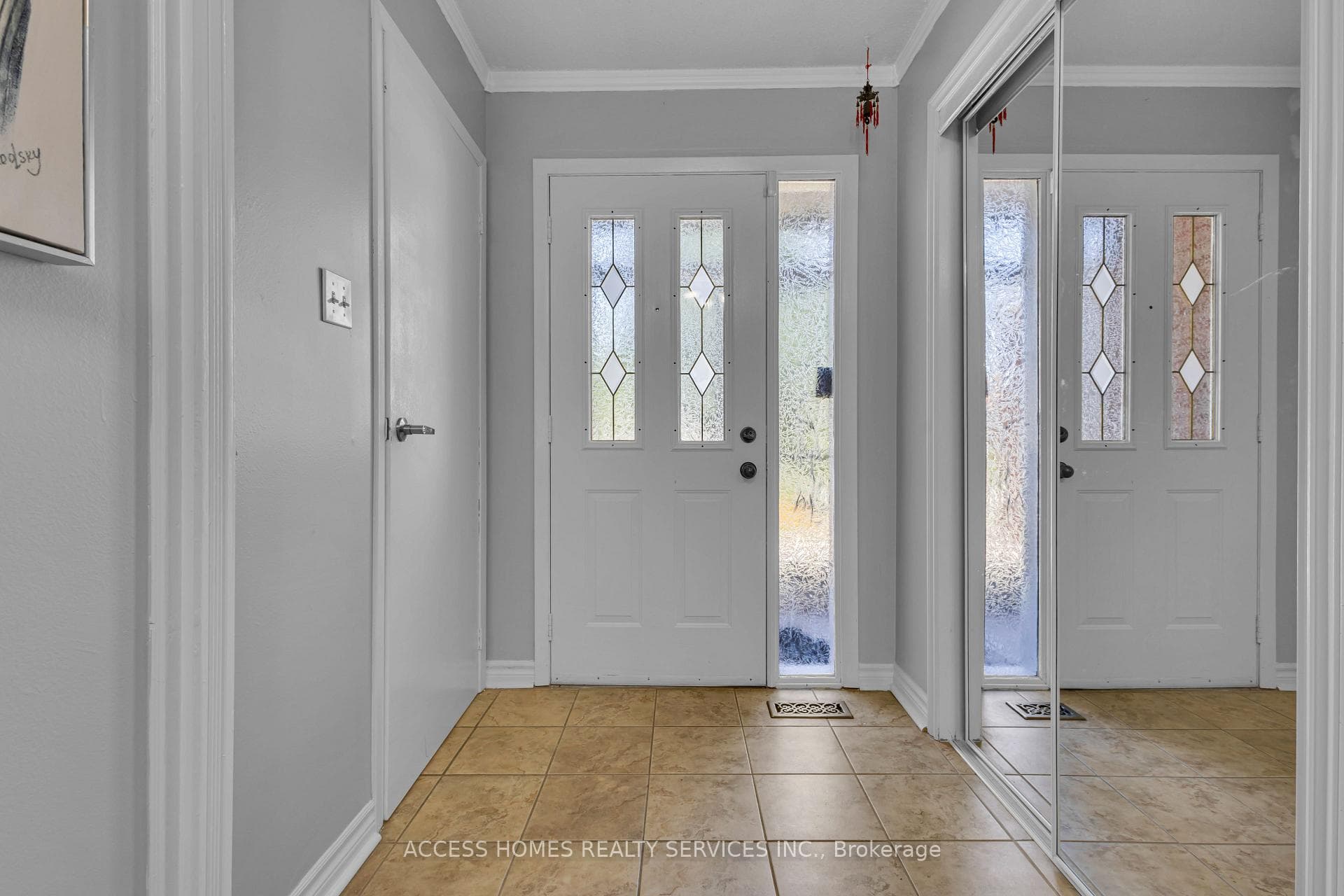 112 Banting Crescent photo 5