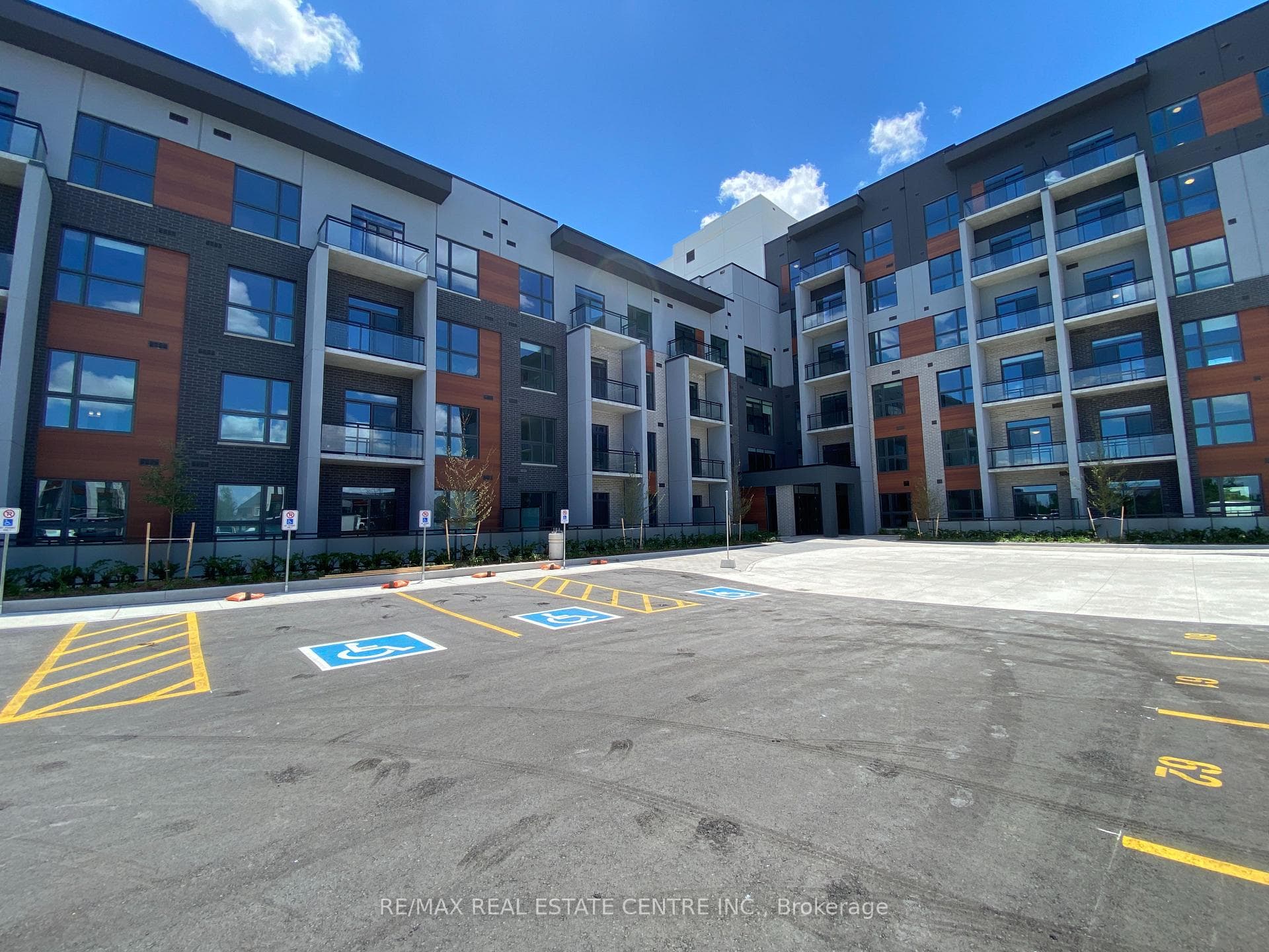 95 Dundas Street Unit 218 photo 2