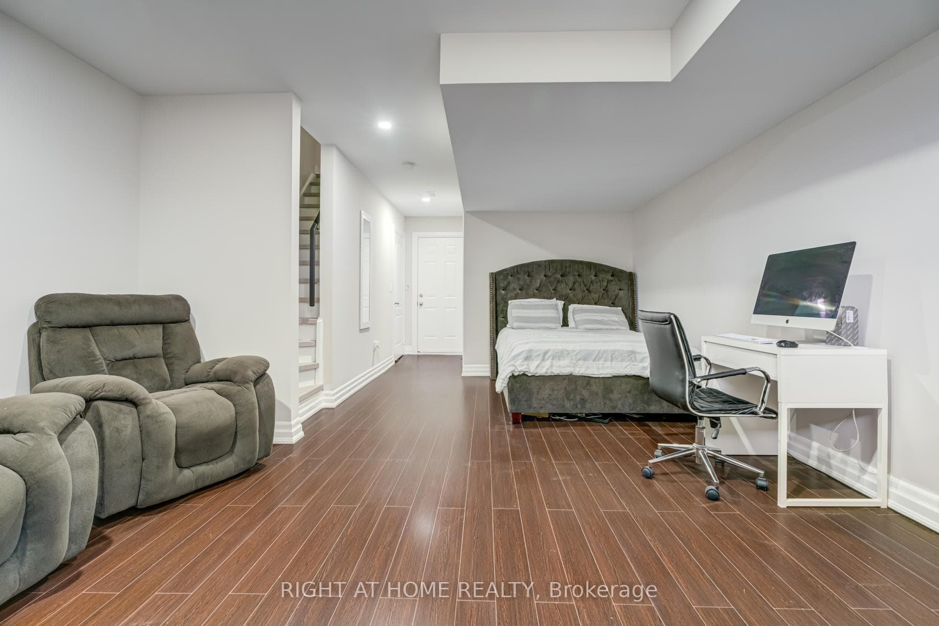 735 Sheppard Avenue Unit 6 photo 34