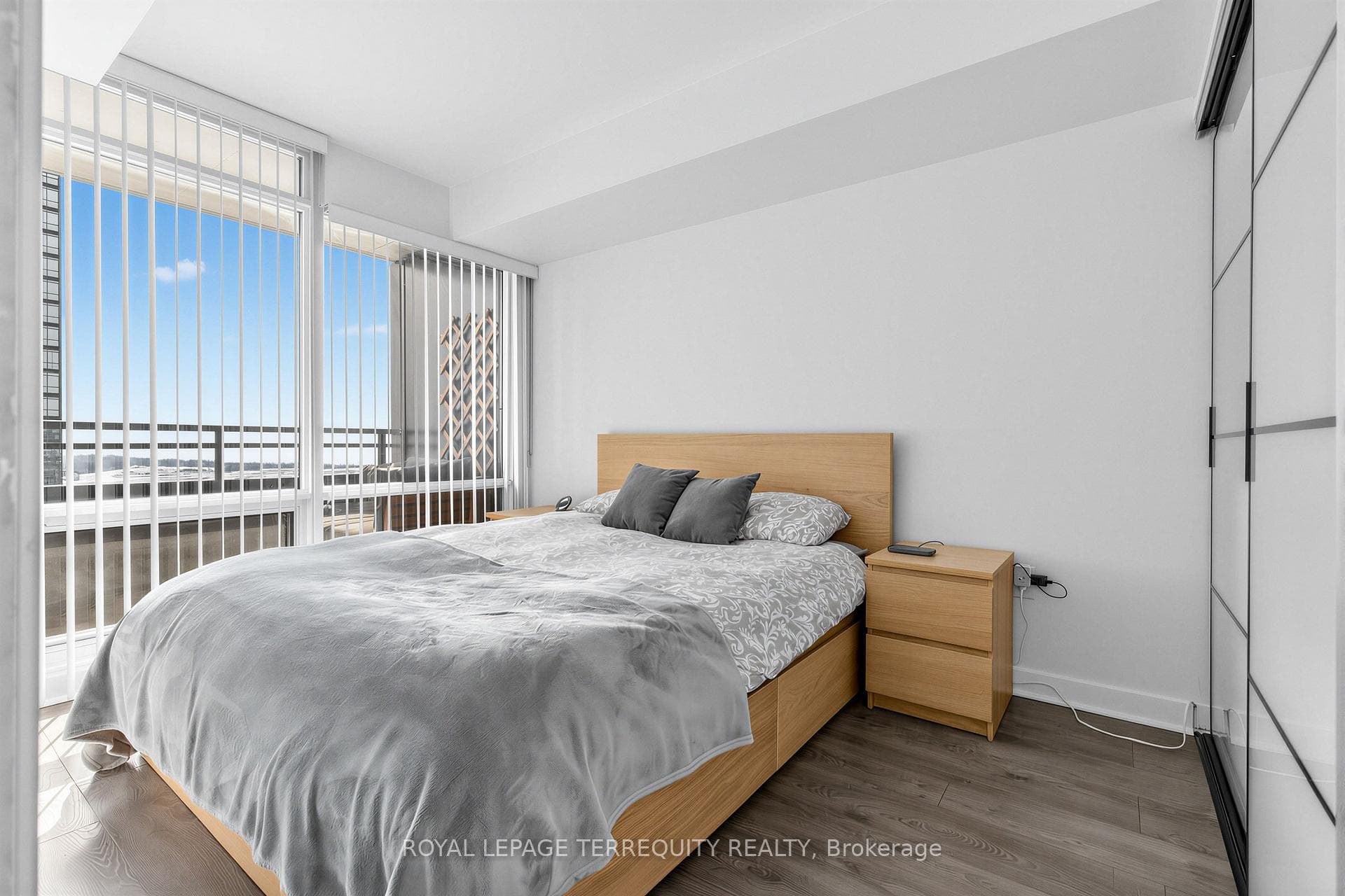 25 Telegram Mews Unit 2107 photo 16