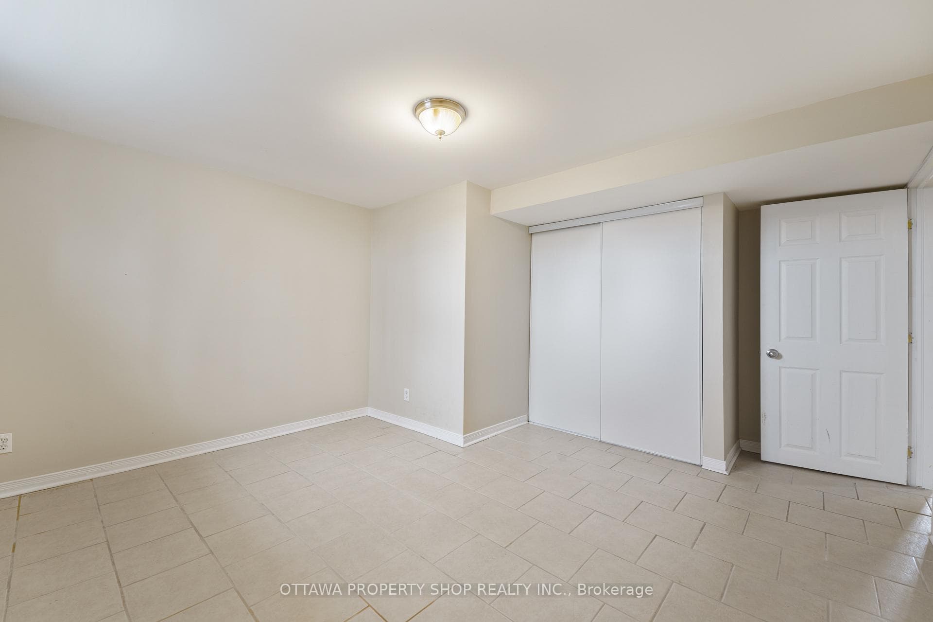 1652 Chene Street photo 15