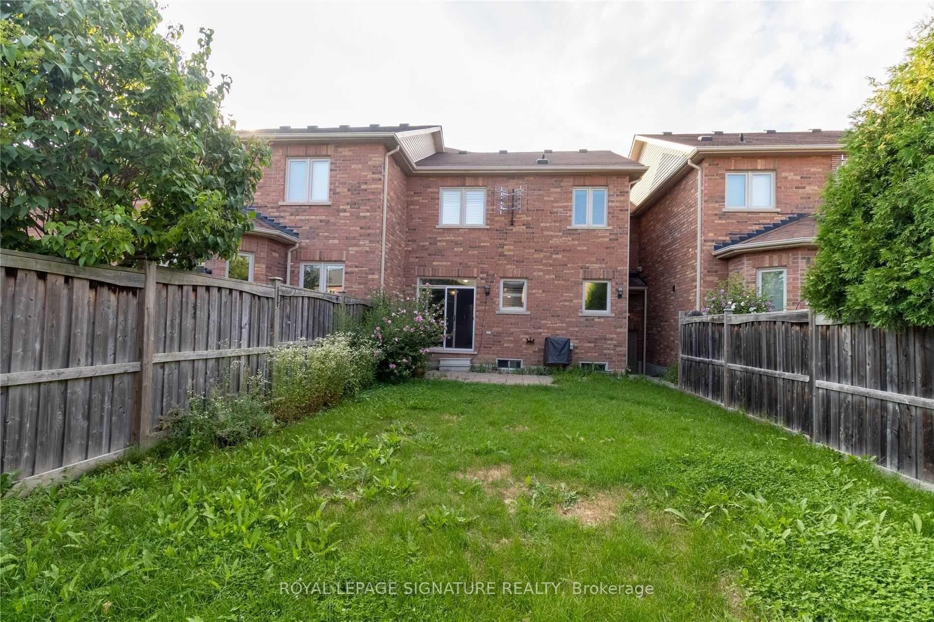 128 Holmes Crescent photo 31