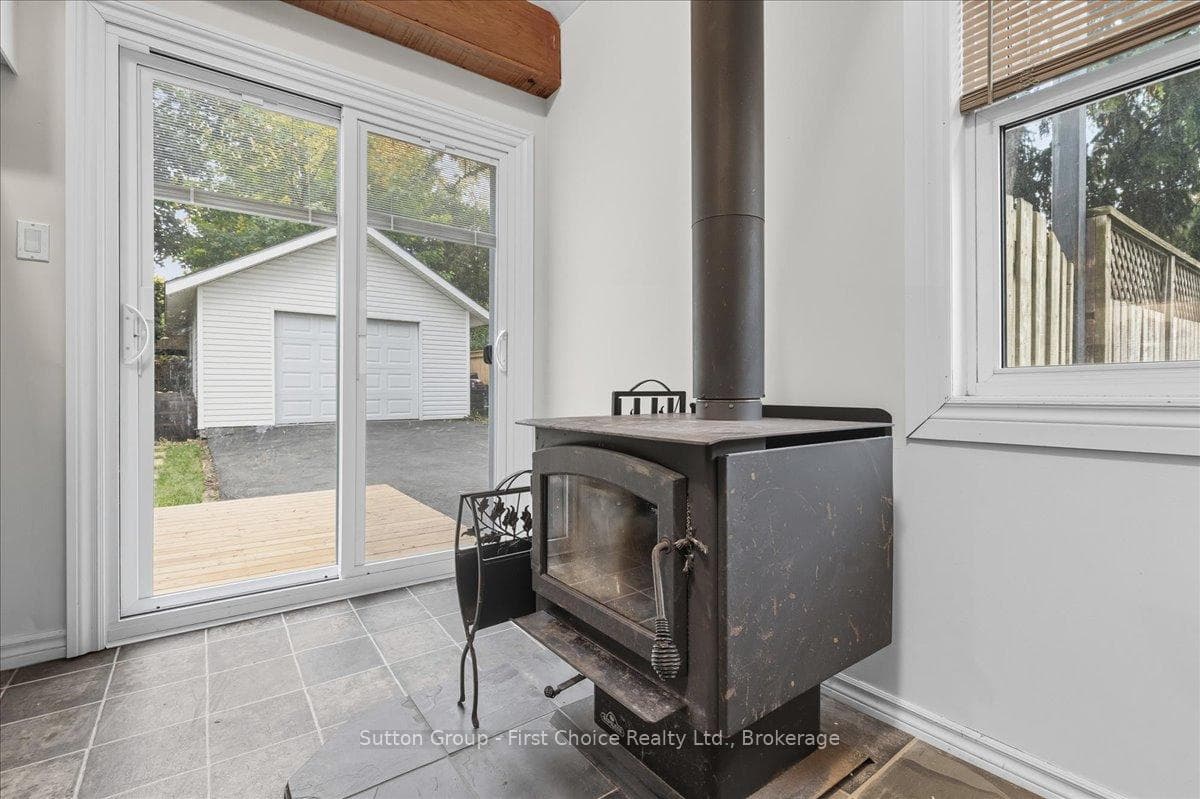 235 Wellington Street photo 18