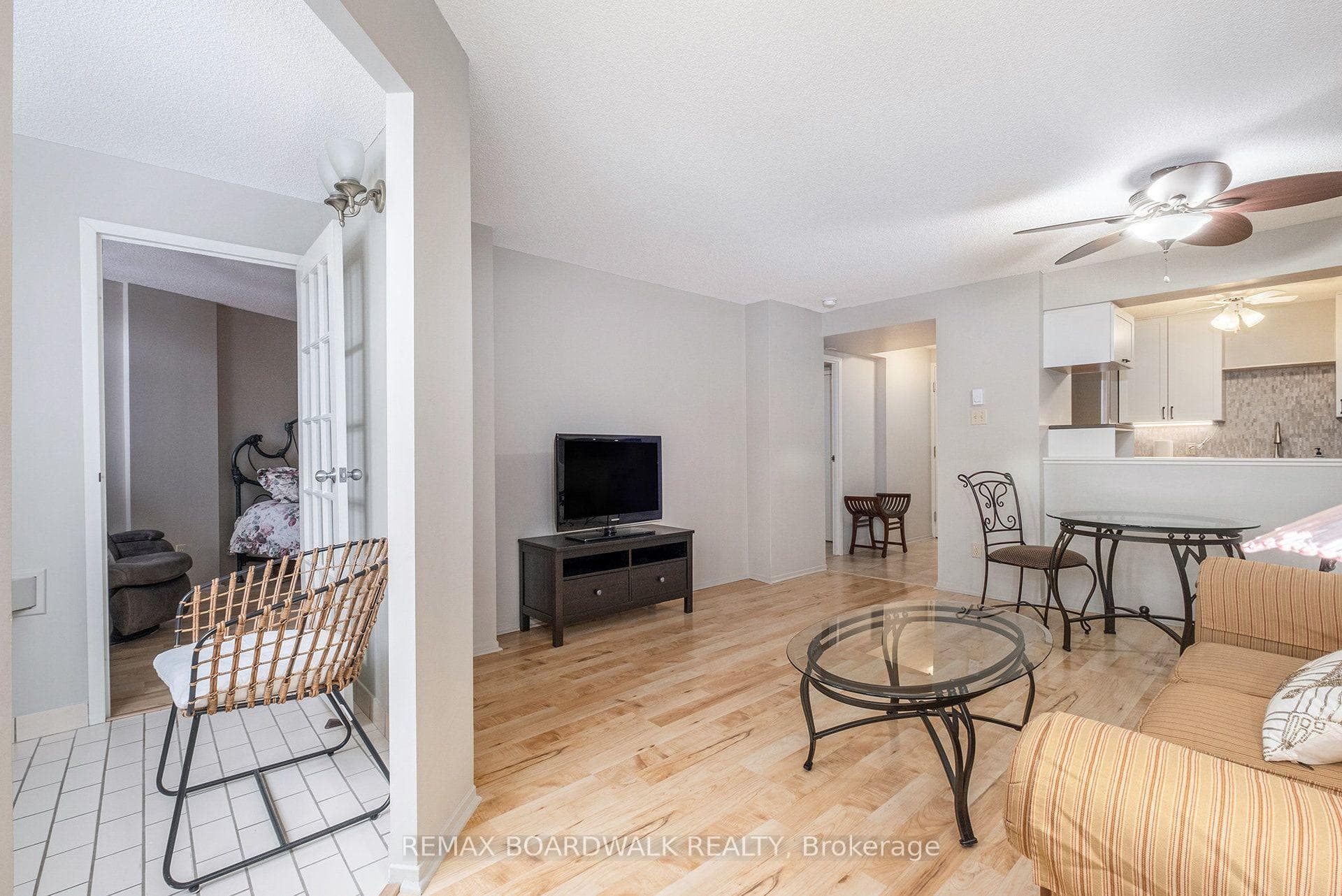 1025 Grenon Avenue Unit 210 photo 4