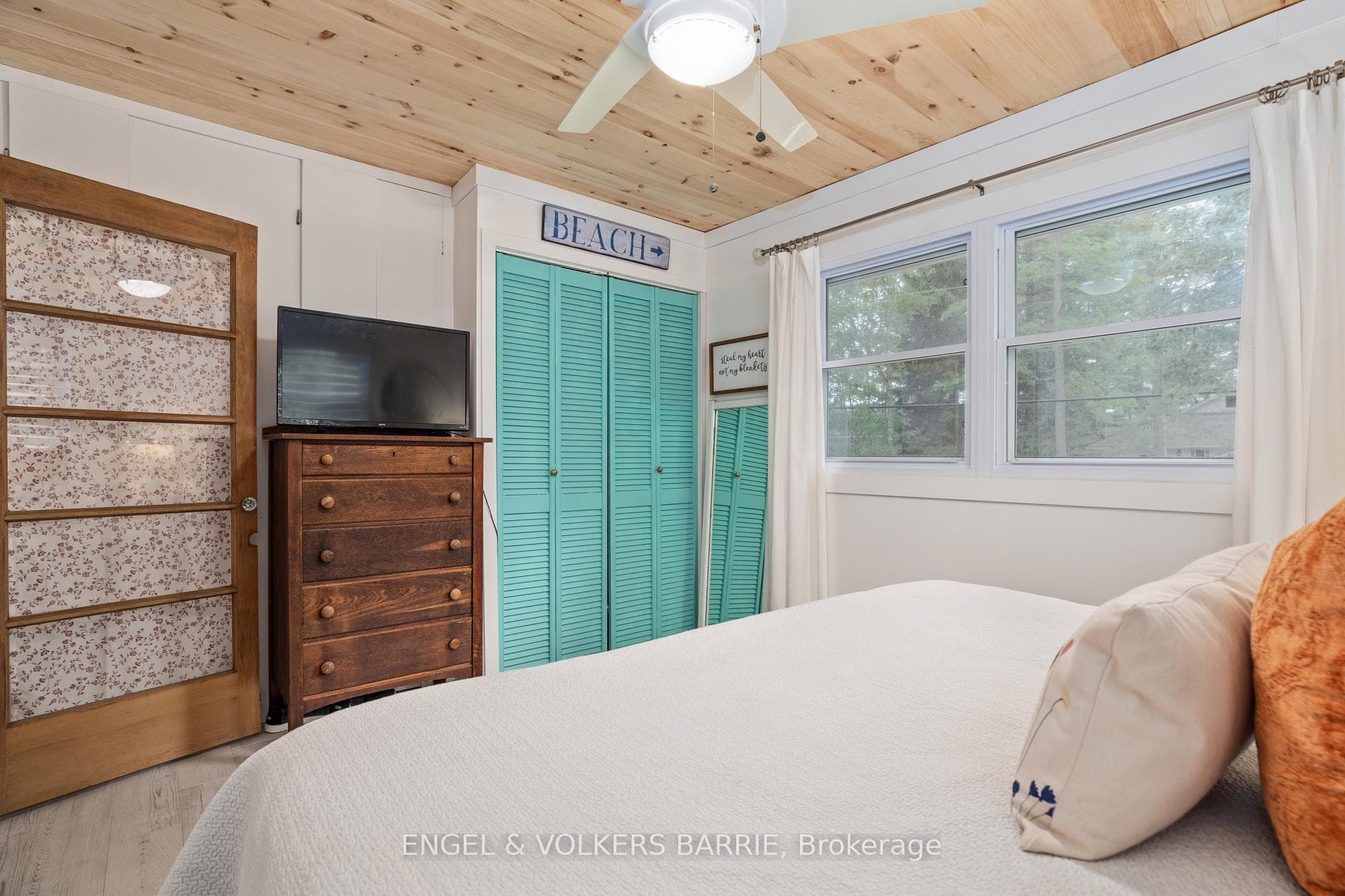 661 Tiny Beaches Road photo 13