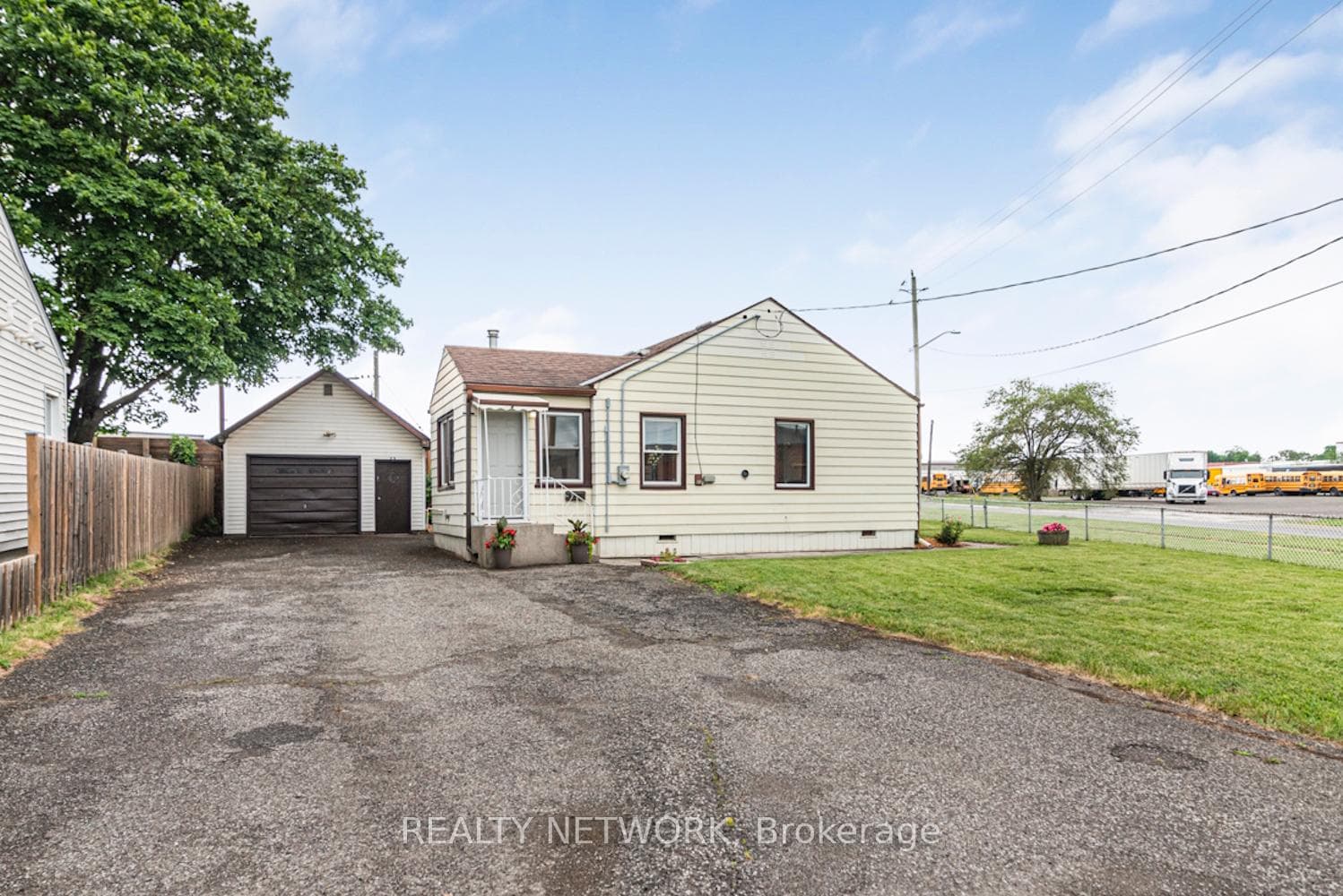 168 Berryman Avenue photo 3