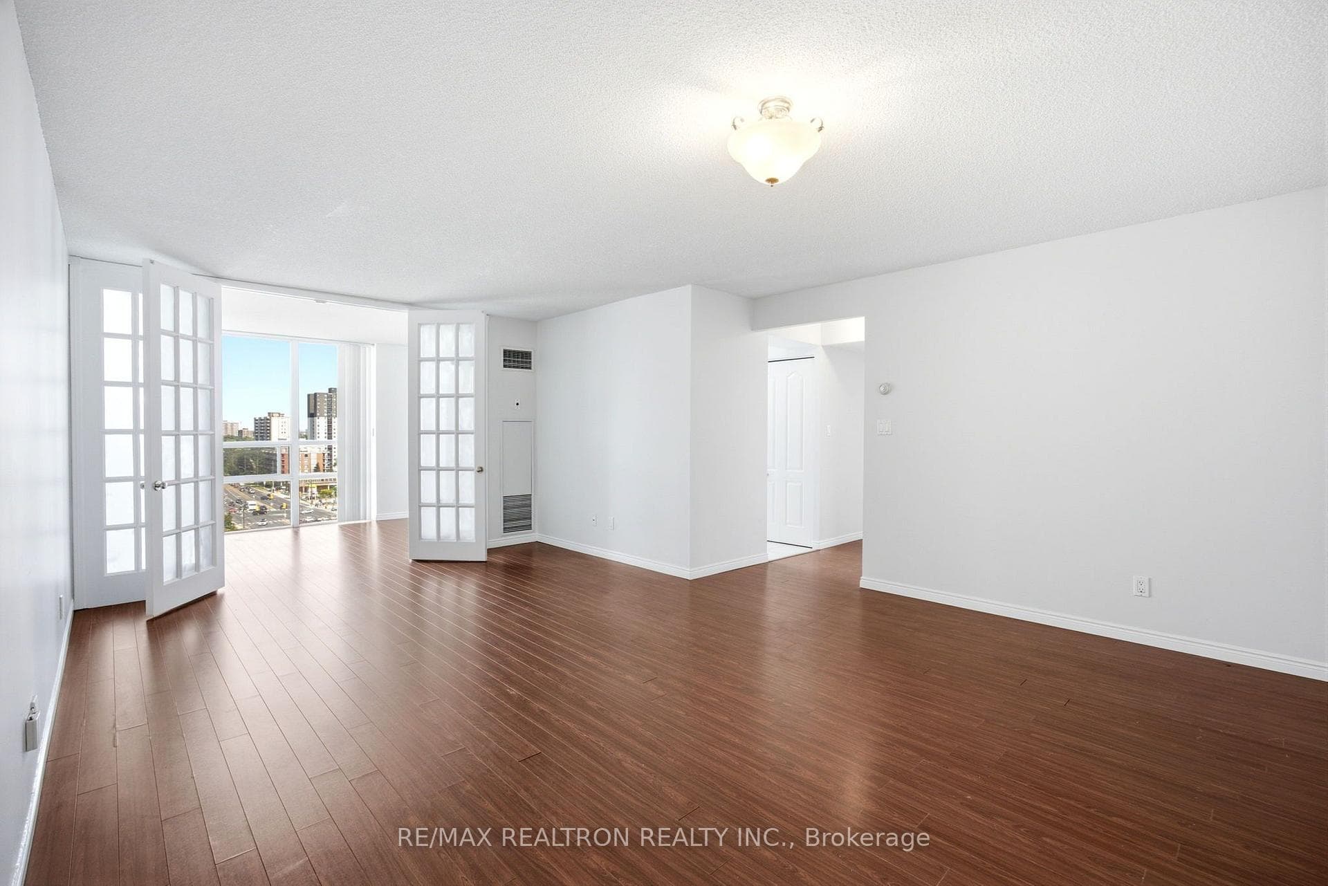 850 Steeles Avenue Unit 1103 photo 4