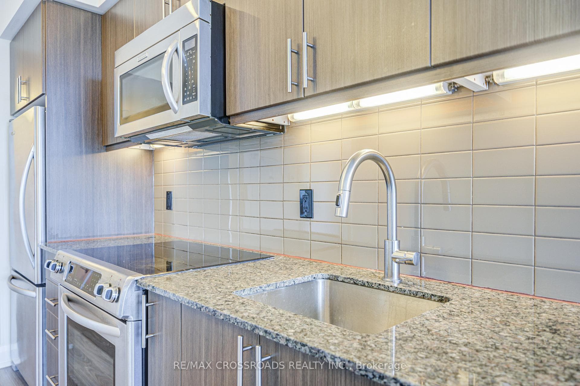 18 Graydon Hall Drive Unit 303 photo 14