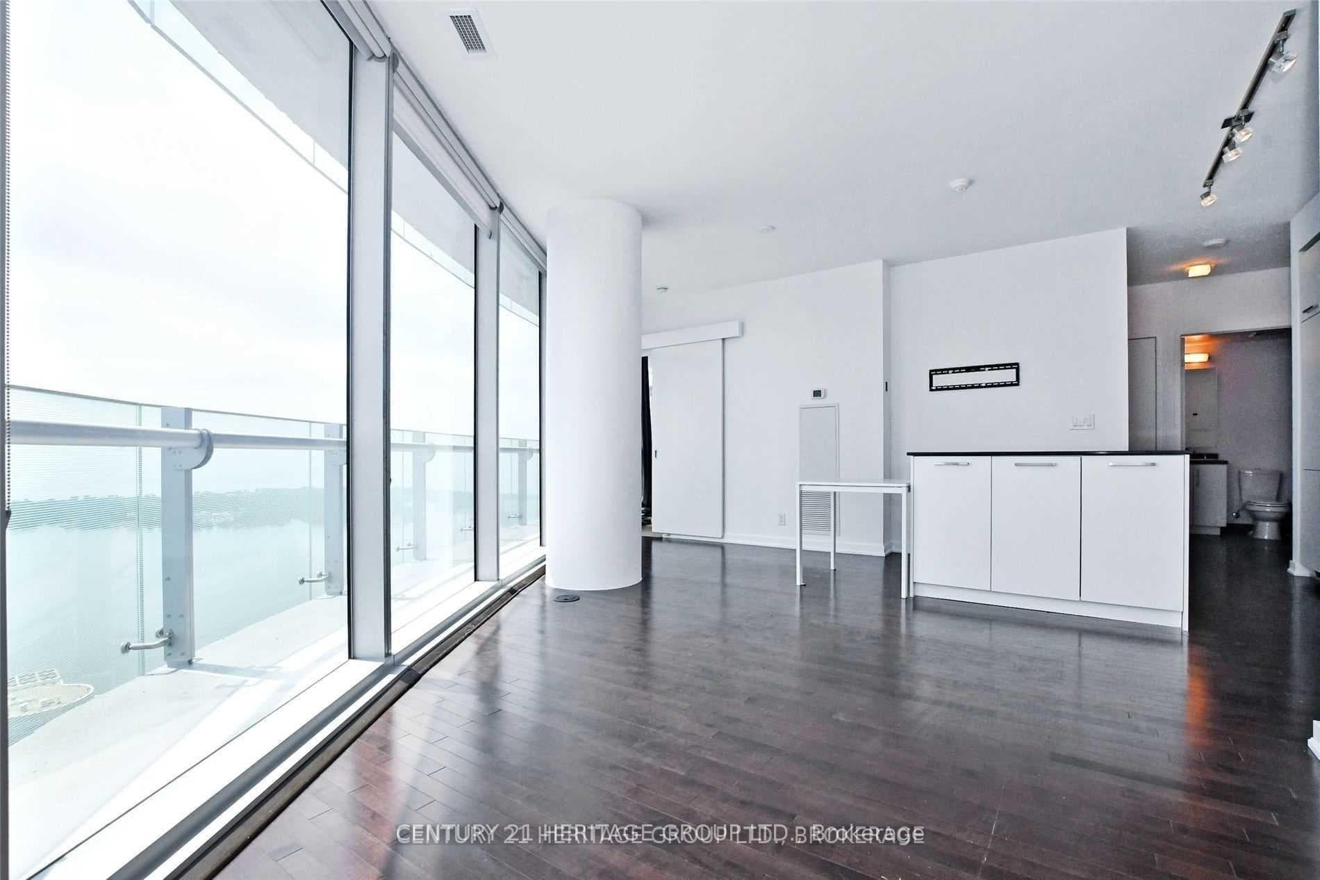 12 York Street Unit 5202 photo 8