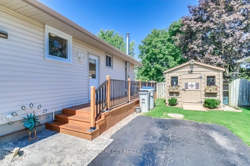 112 Harold Court photo 2
