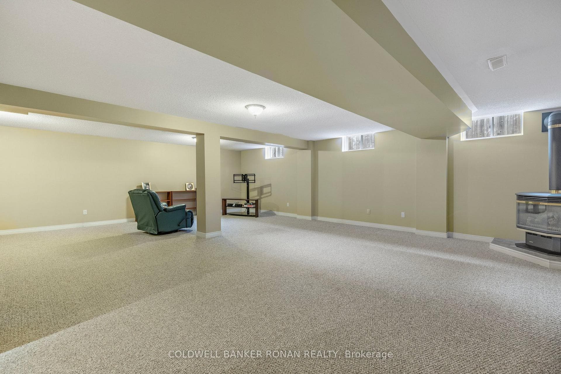 99 Banting Drive photo 26