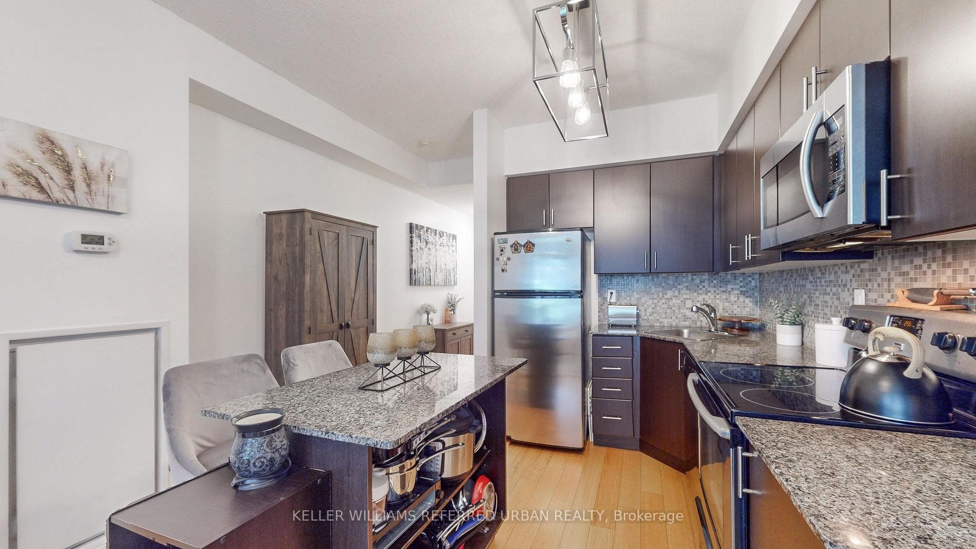 15 Bruyeres Mews Unit 202 photo 16