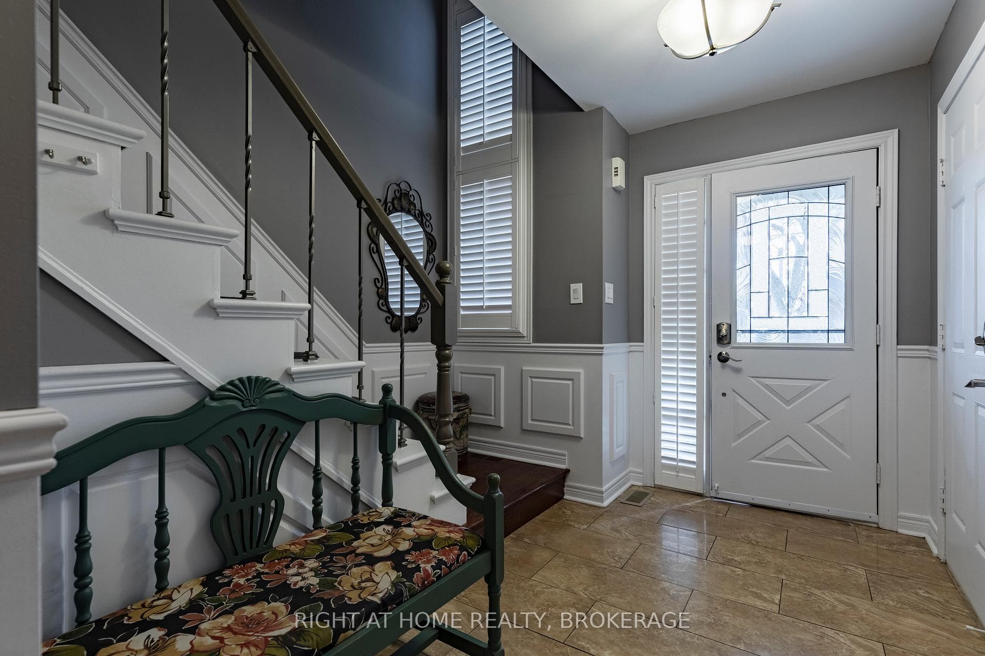 1055 PLAINS VIEW Avenue photo 2