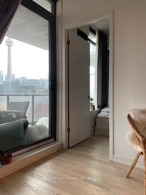 560 King Street Unit 709 photo 5