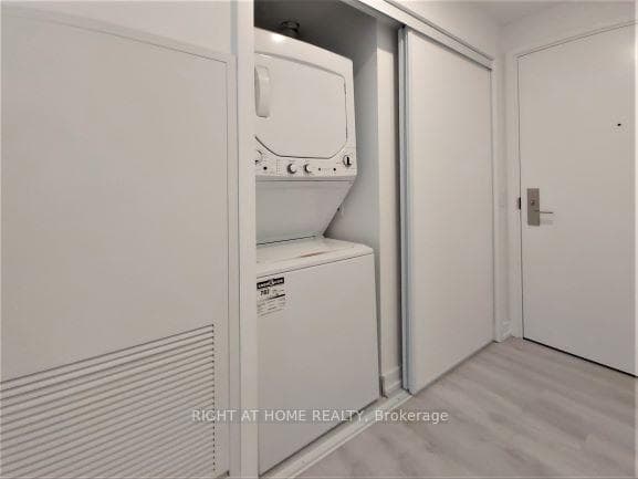 33 Helendale Avenue Unit 1312 photo 12