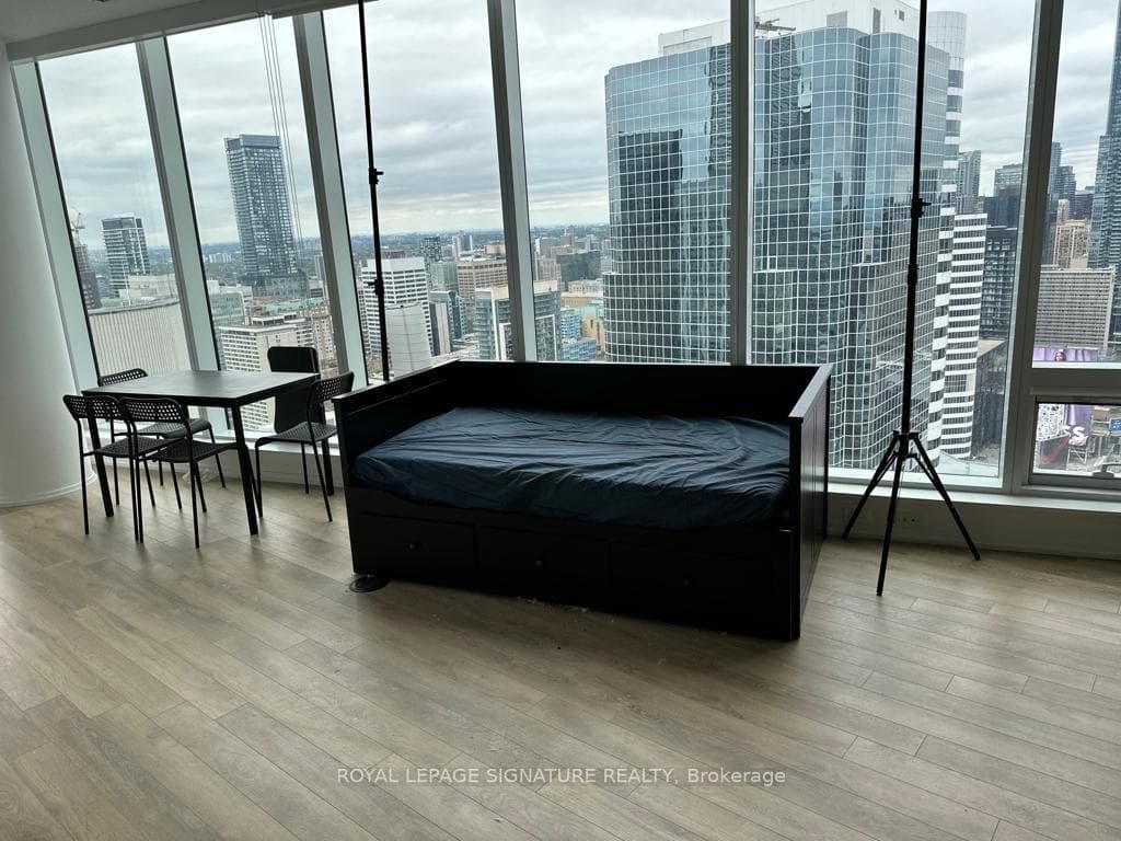 197 Yonge Street Unit 3712 photo 16