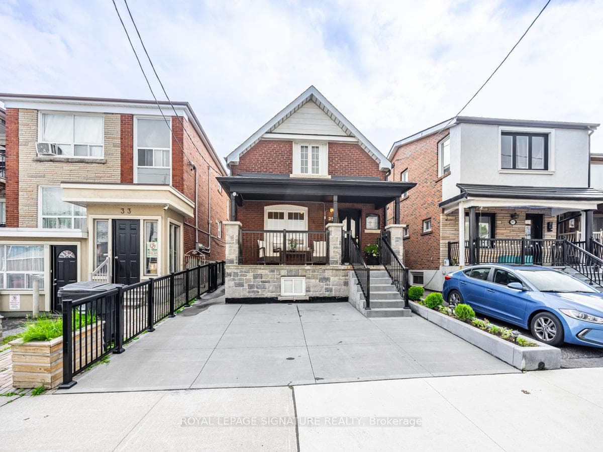 35 Rogers Road photo 1