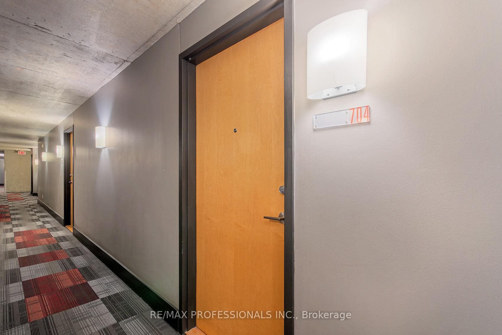 1040 The Queensway N/A Unit 704 photo 8